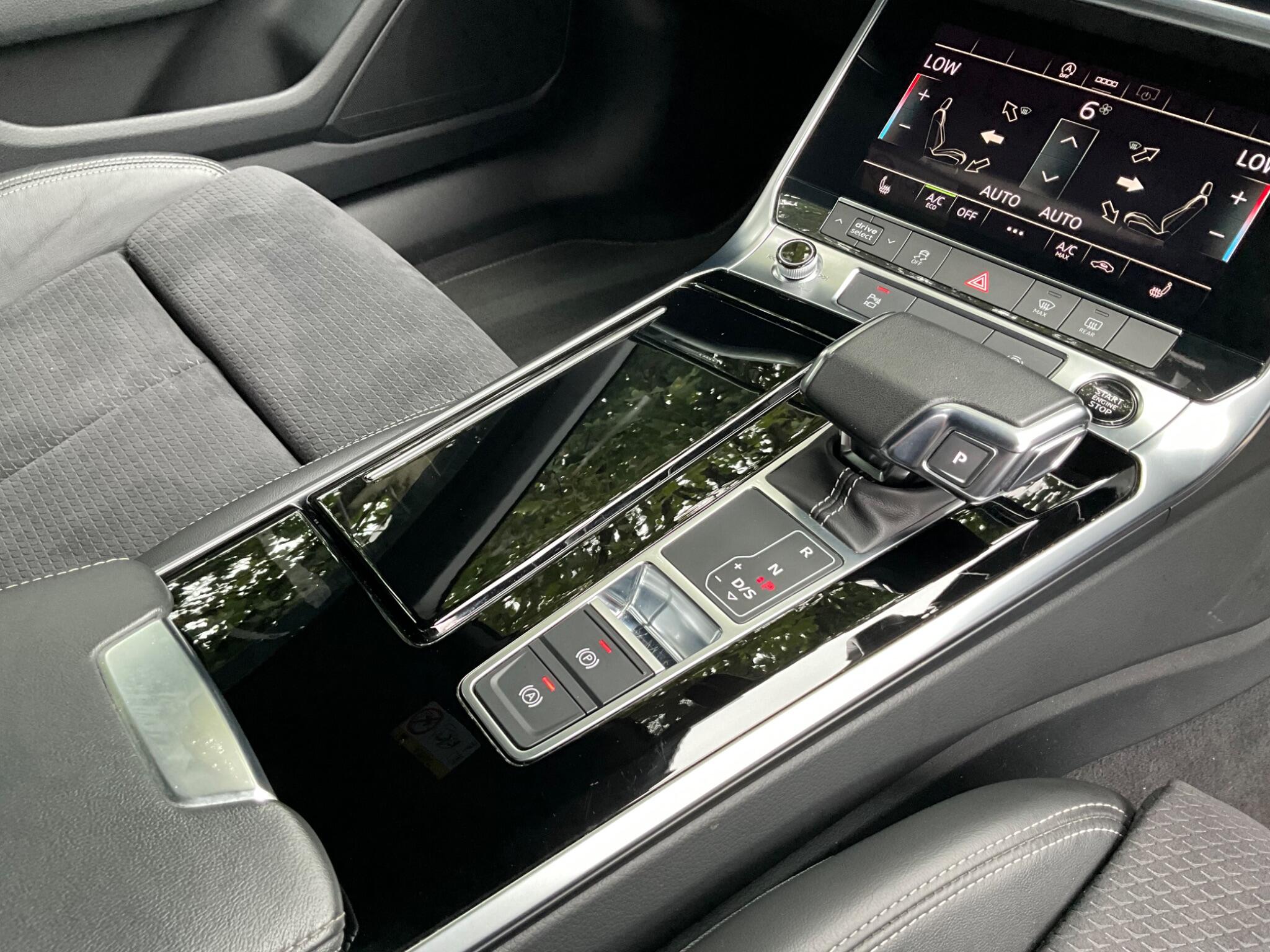 Audi A6 Avant view 7