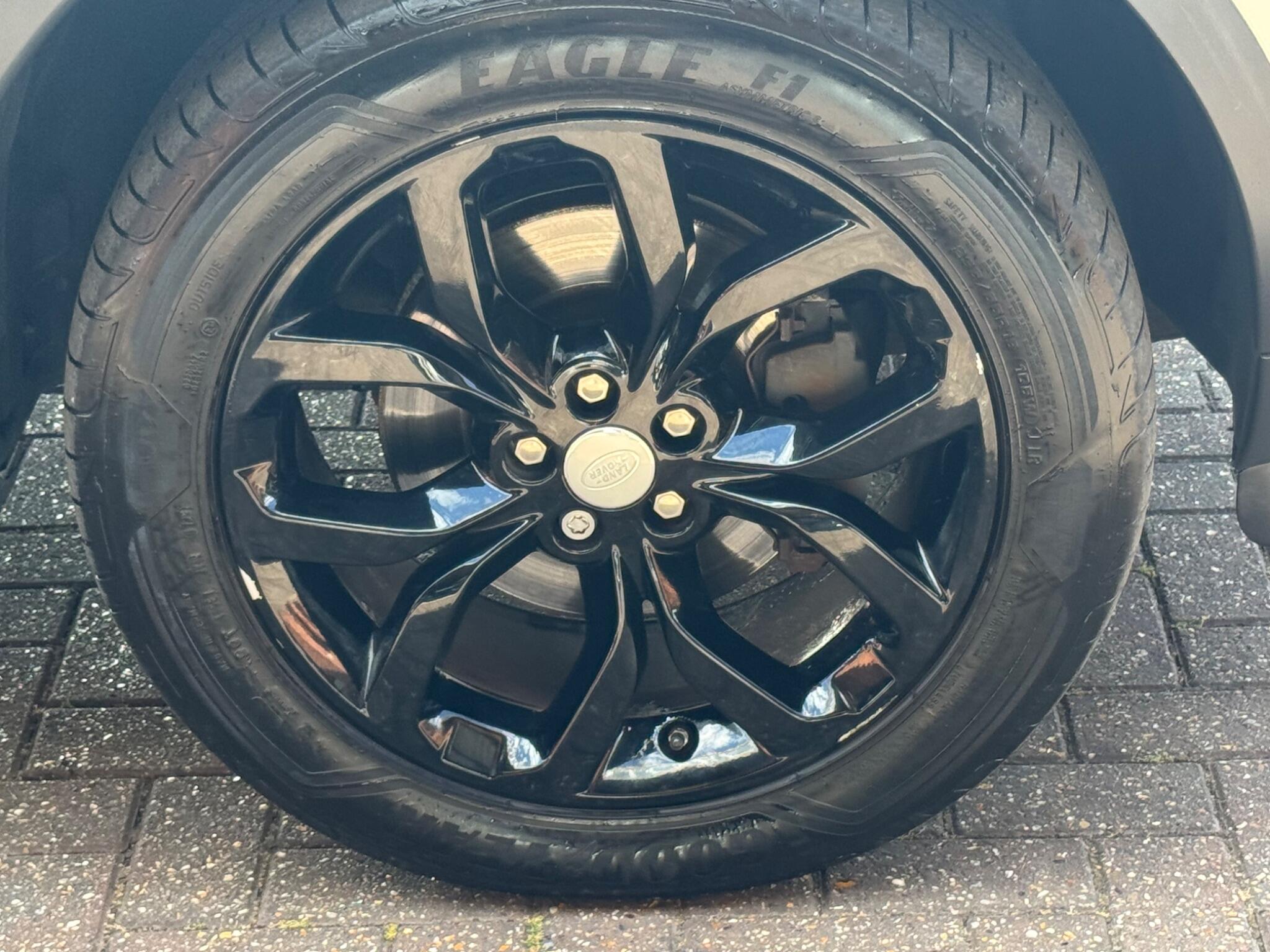 Land Rover Discovery Sport view 37