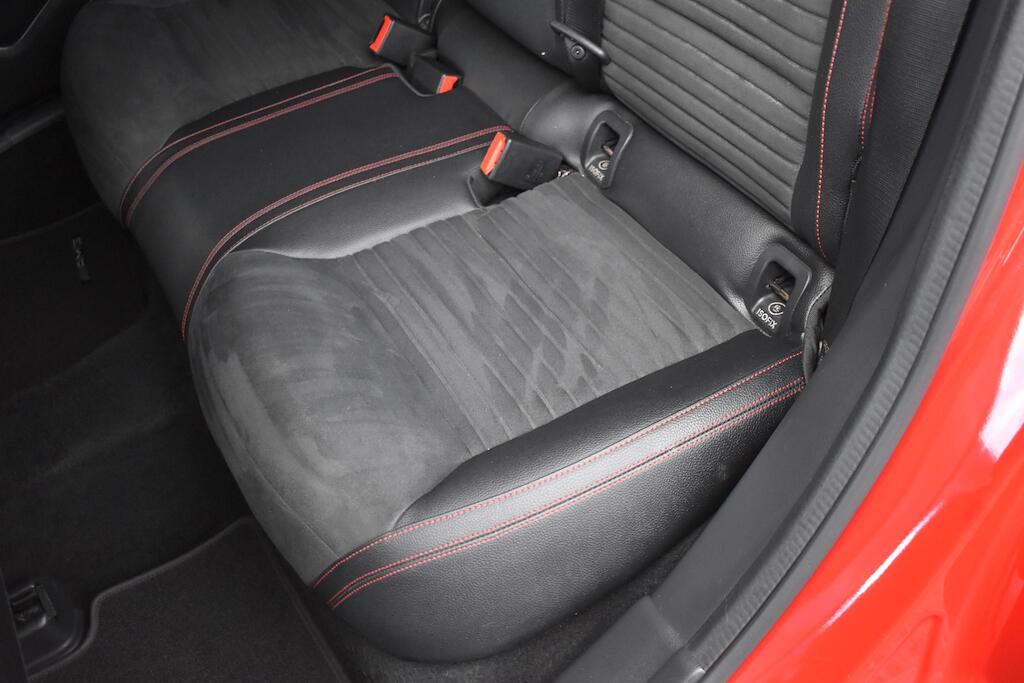 Mercedes-Benz Gla view 44
