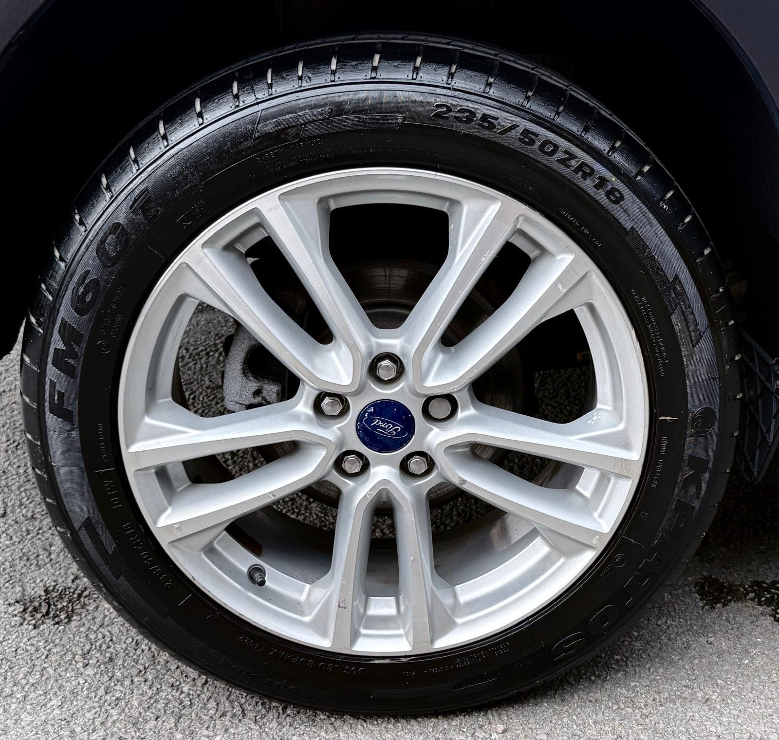 Ford Kuga view 80