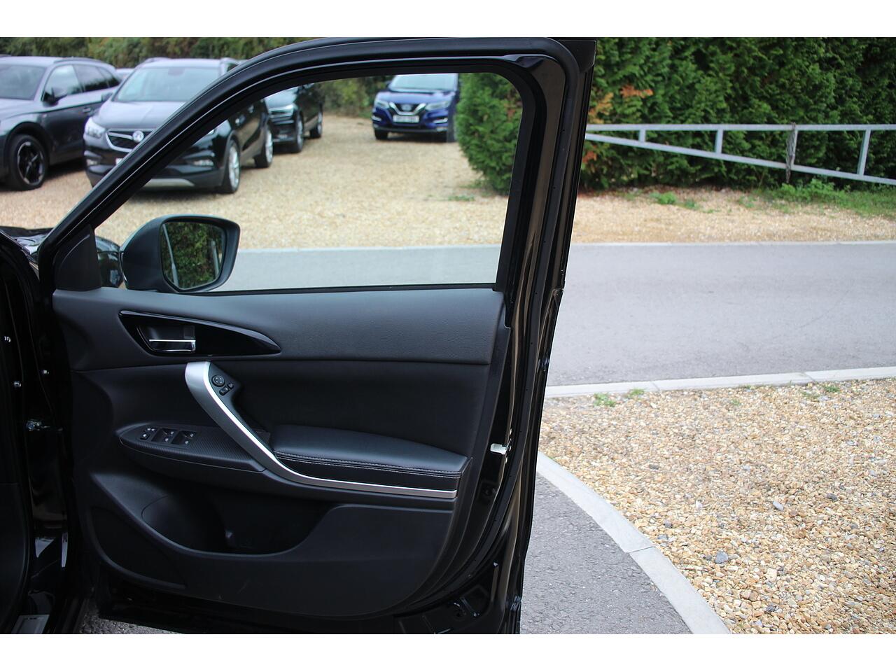 Mitsubishi Eclipse Cross view 39