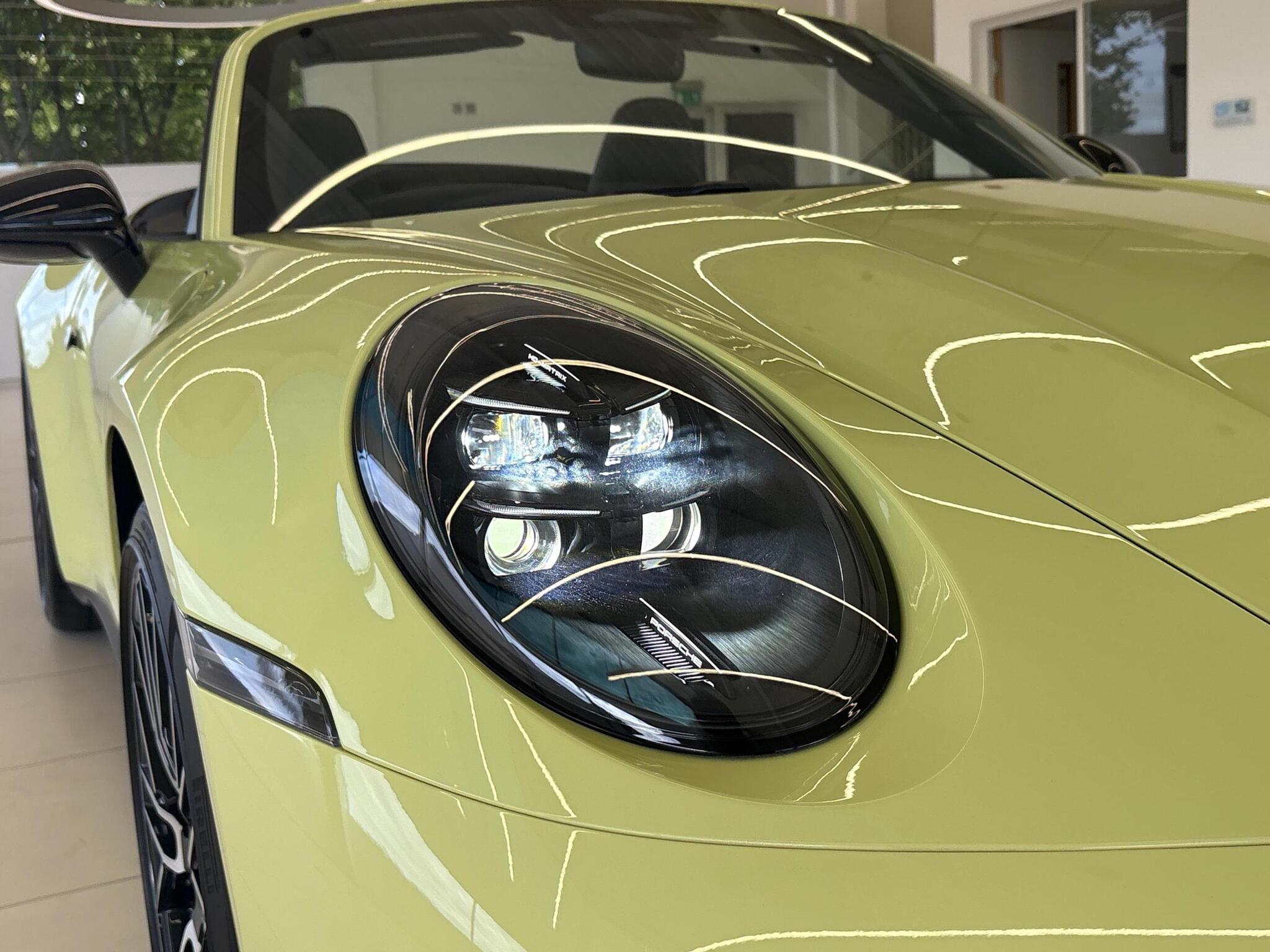 Porsche 911 view 29