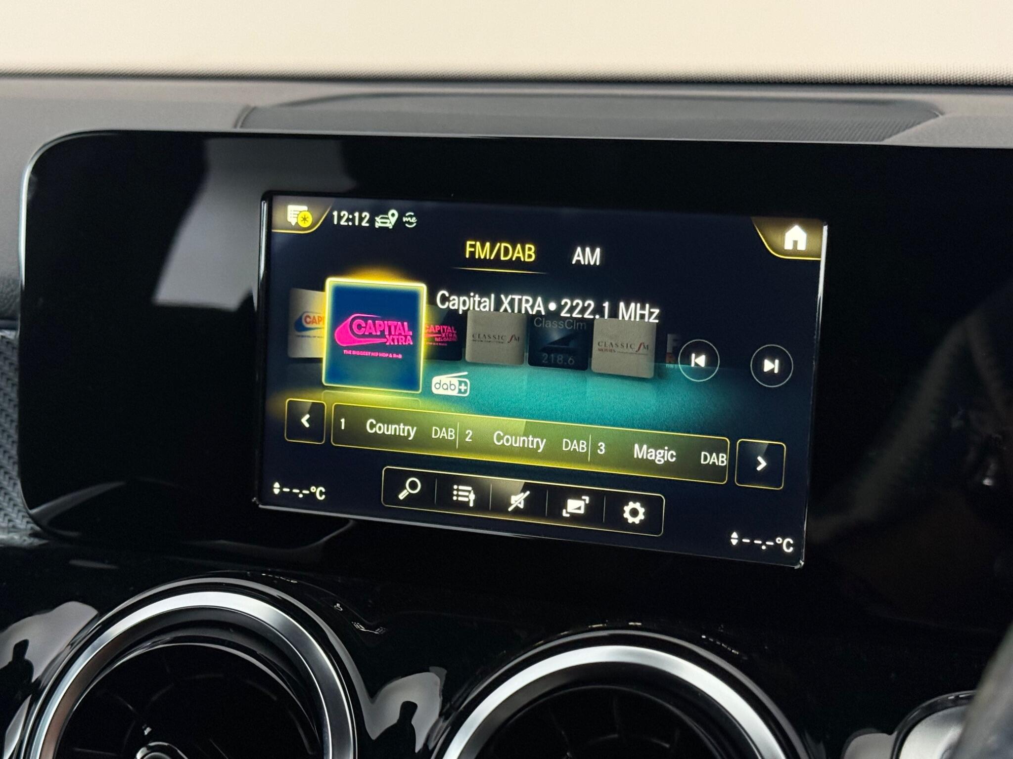 Mercedes-Benz GLB view 26