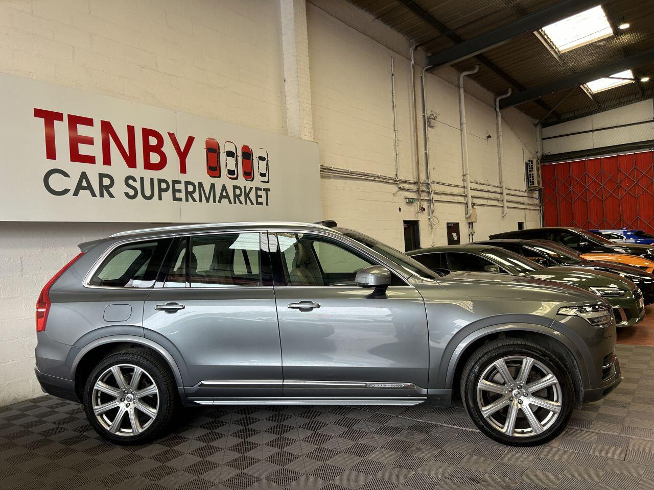Volvo XC90 view 11