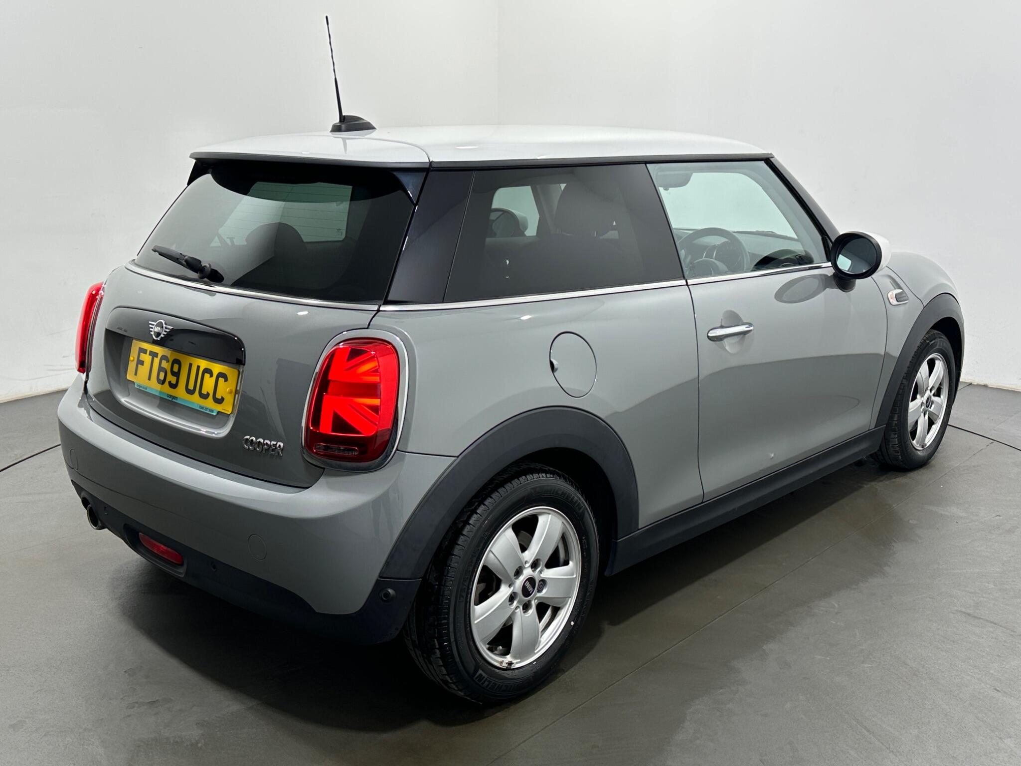 Mini Hatch view 44