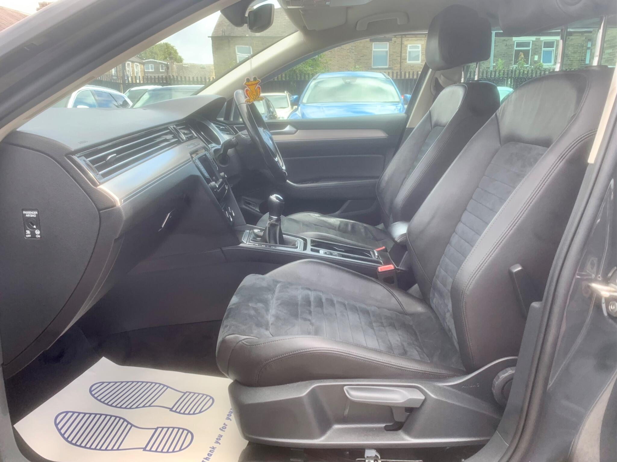 Volkswagen Passat view 23