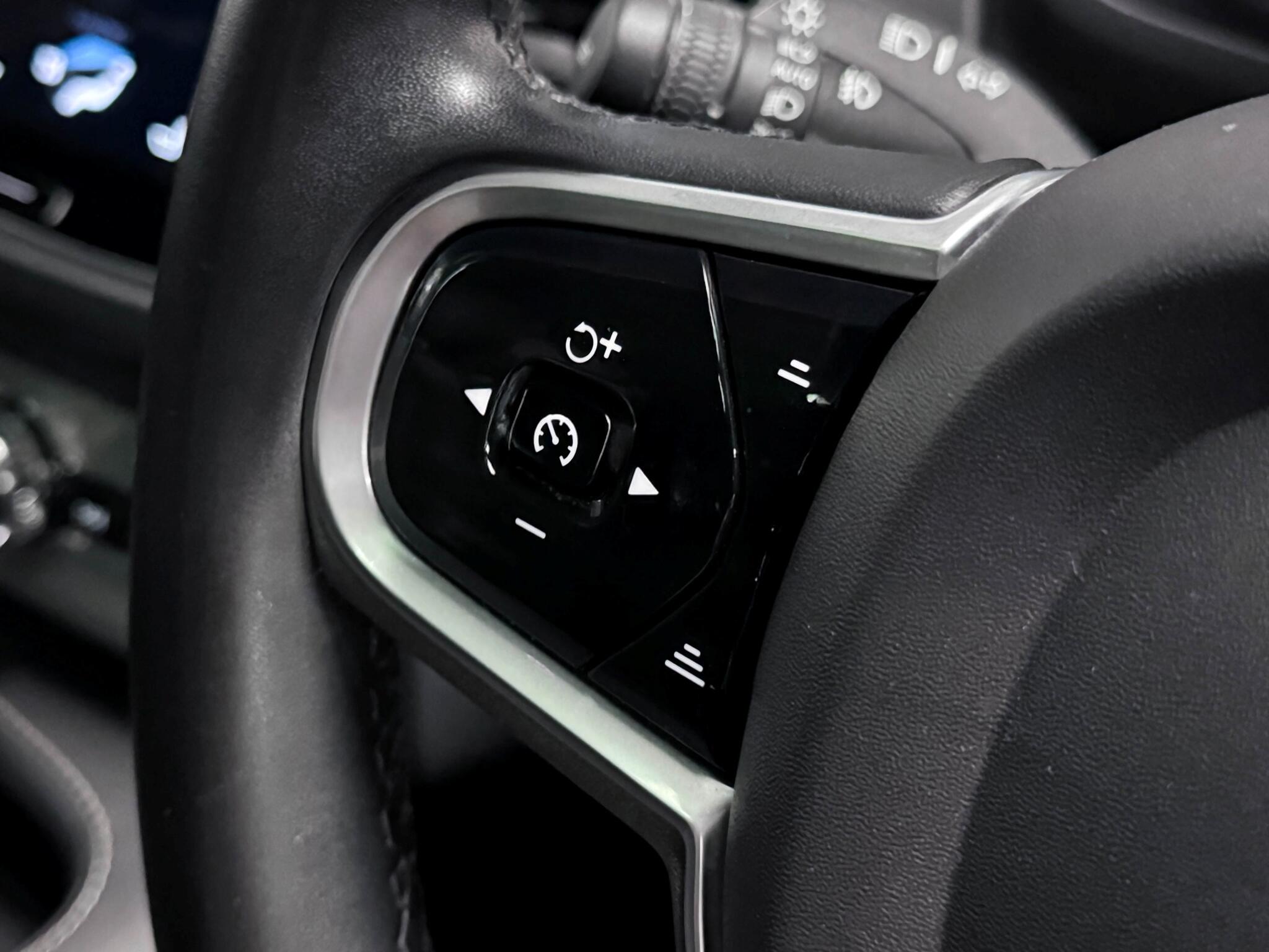 Volvo XC90 view 18