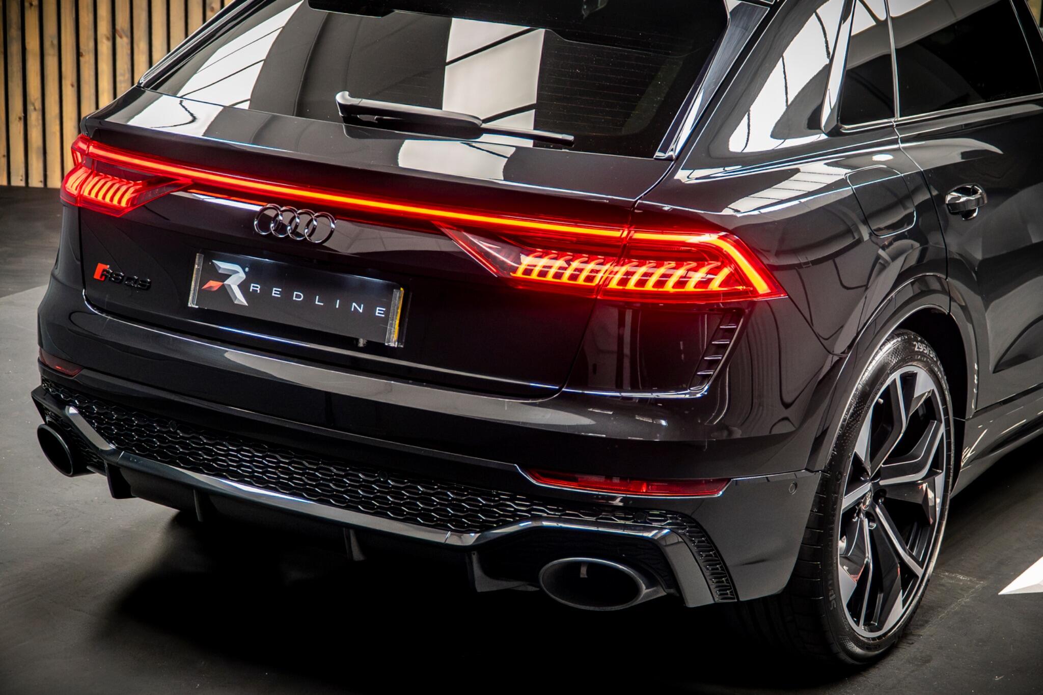 Audi RS Q8 view 22