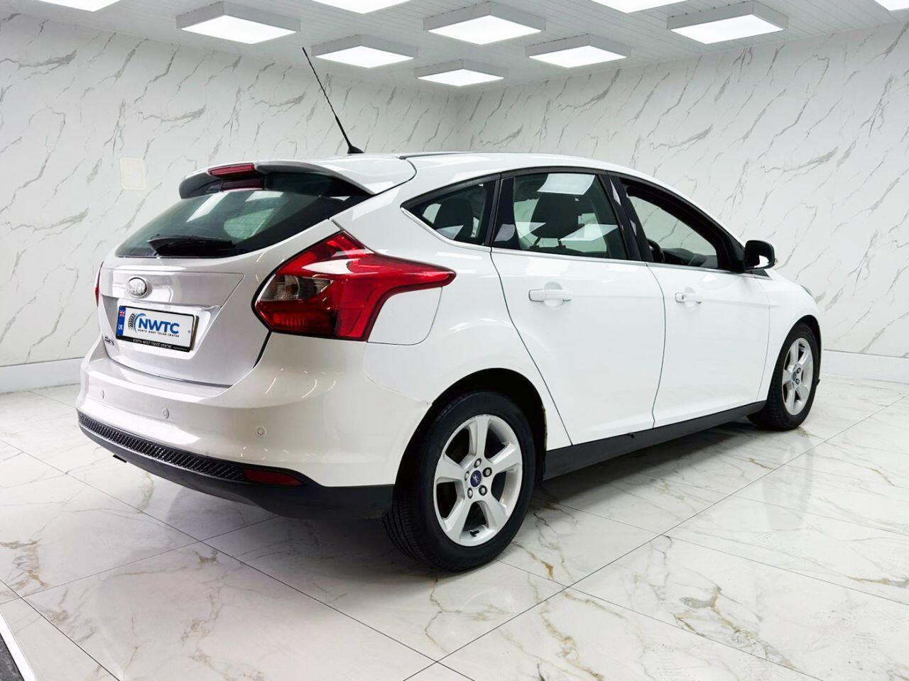 Ford Focus view 12