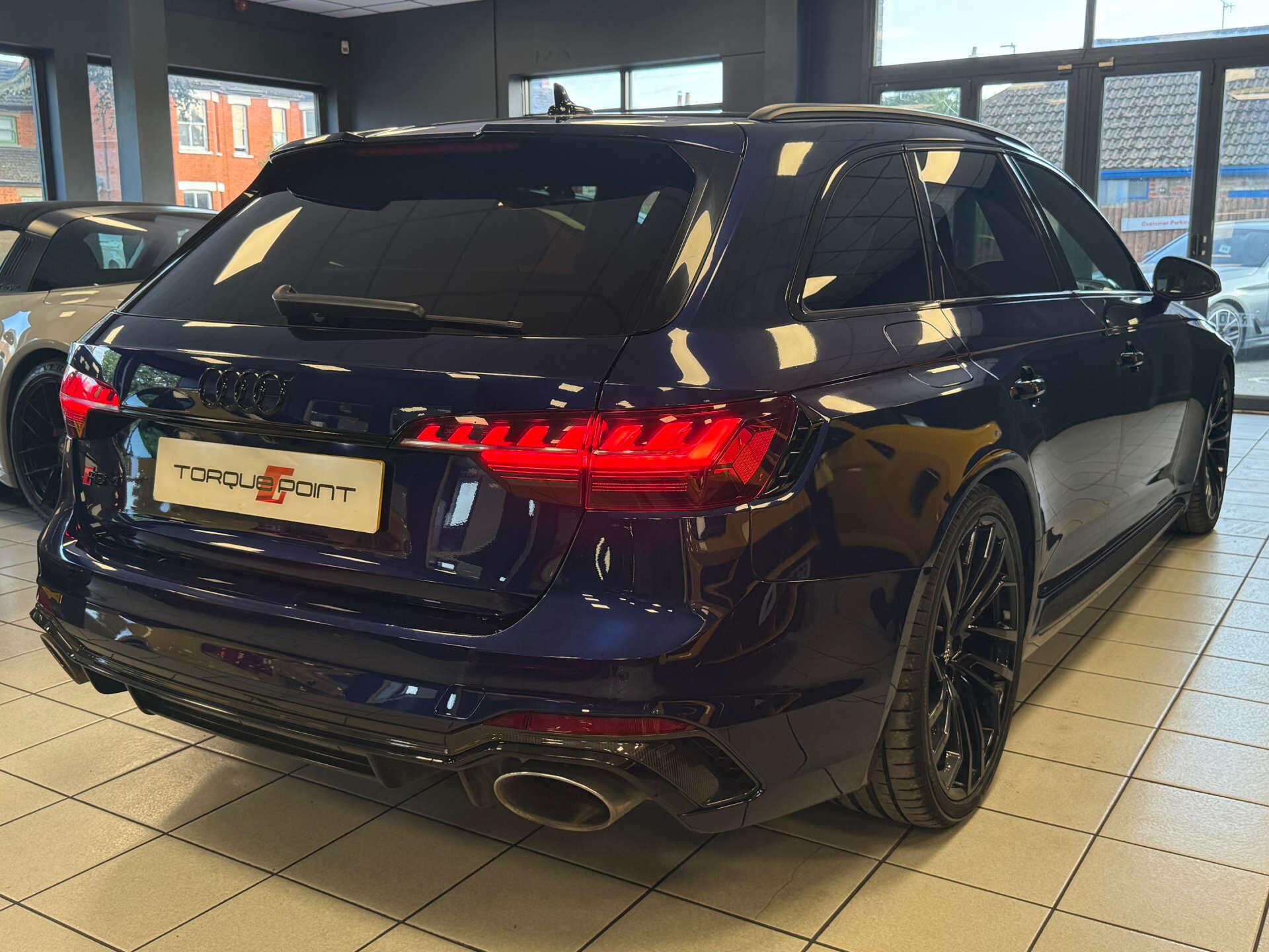 Audi RS4 view 5