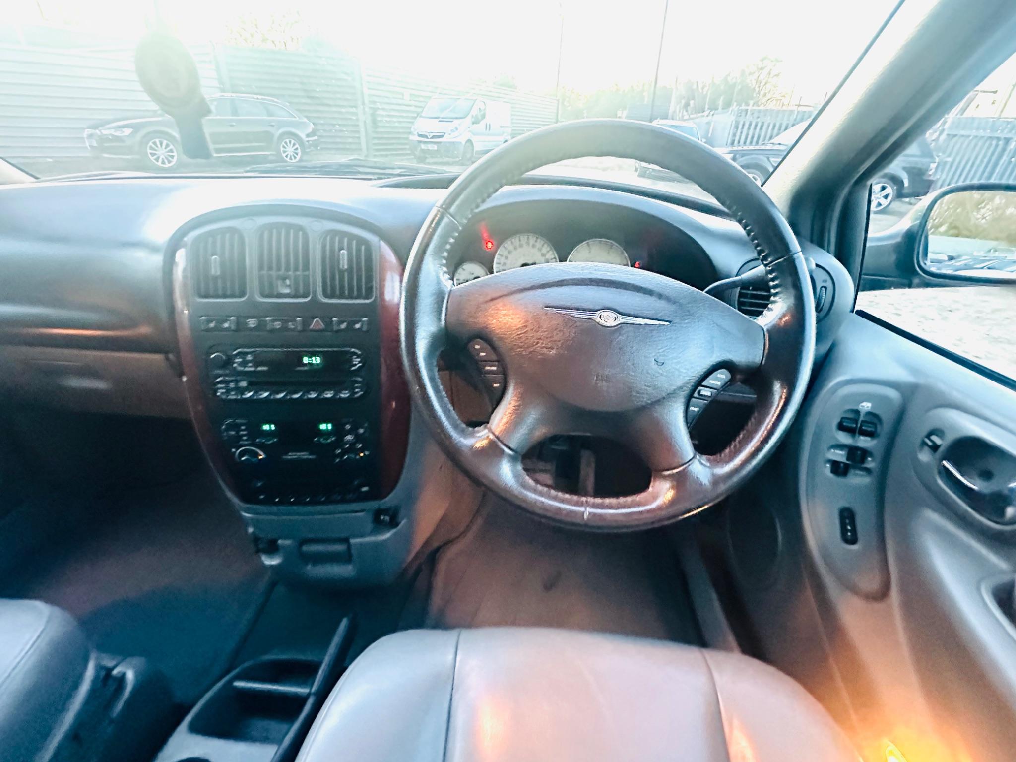 Chrysler Grand Voyager view 21