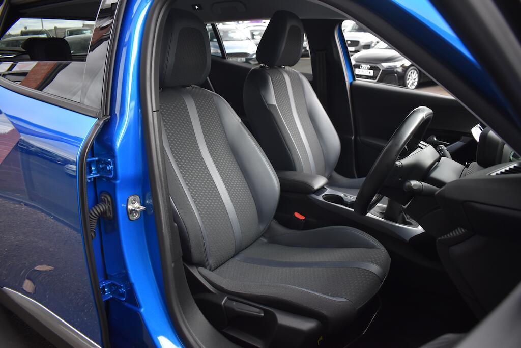 Peugeot 2008 view 9