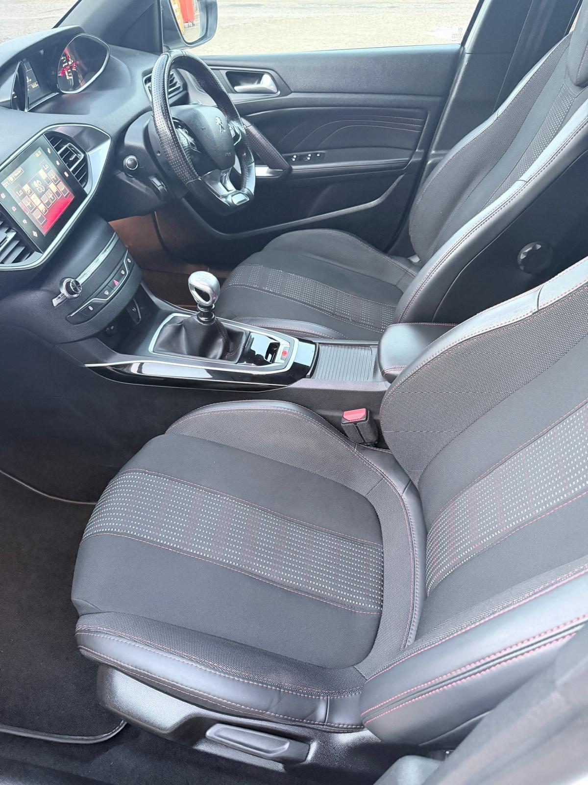 Peugeot 308 view 12