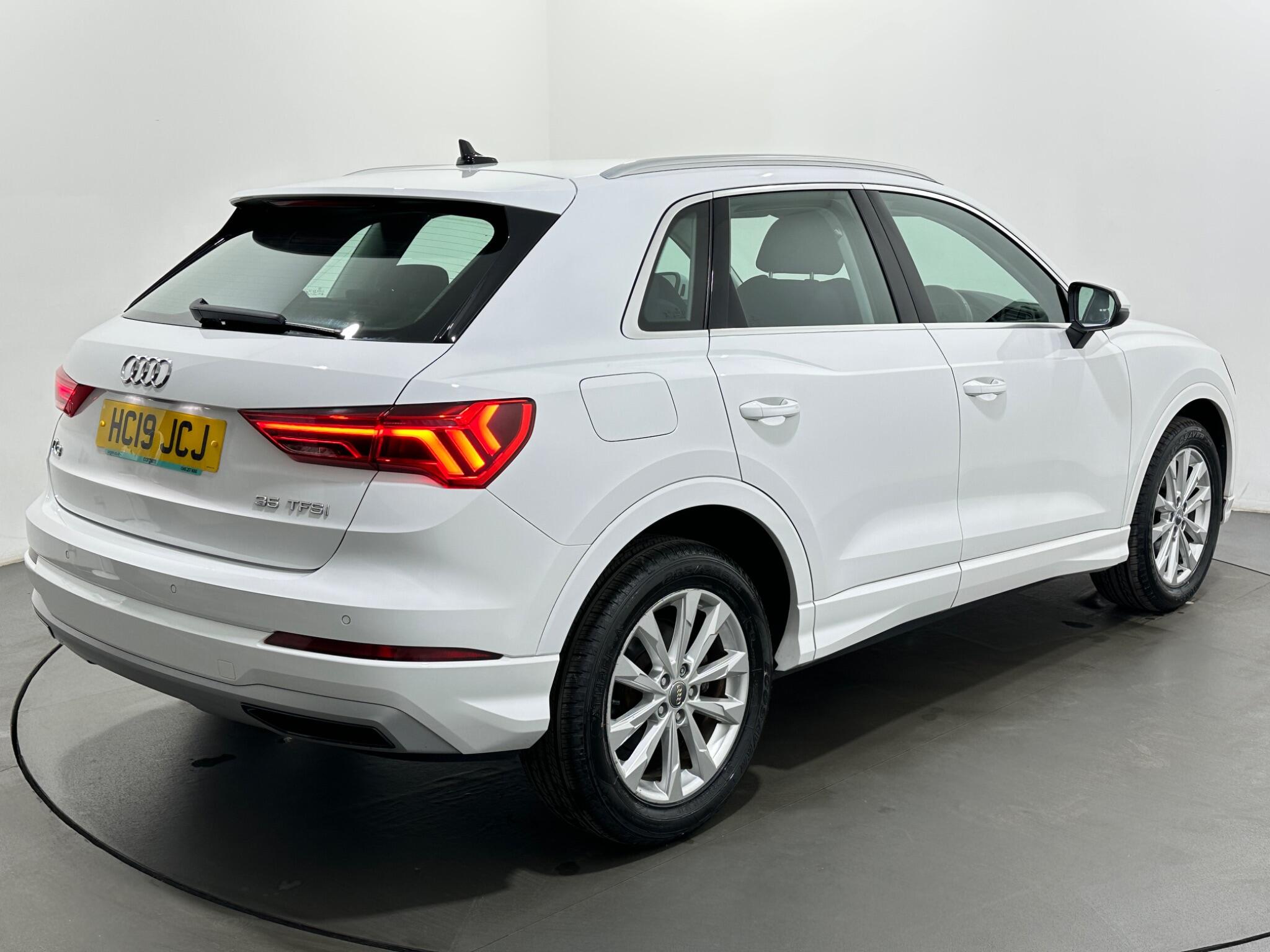 Audi Q3 view 51