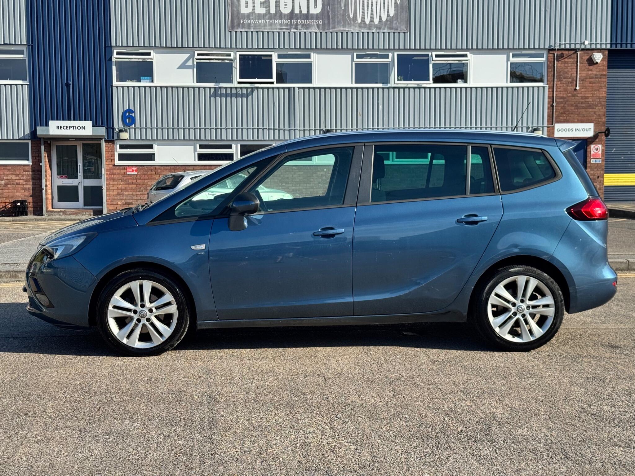 Vauxhall Zafira Tourer view 12