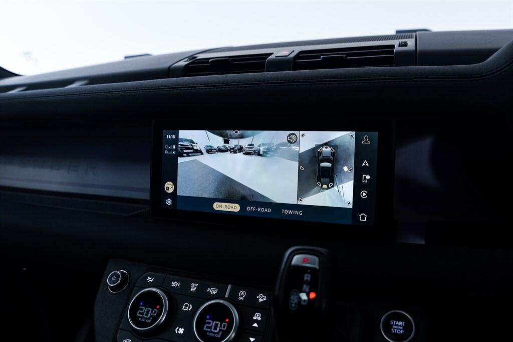 Land Rover Defender view 32