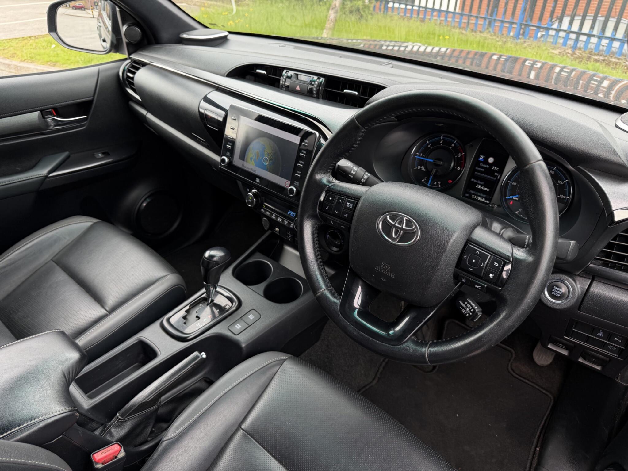 Toyota Hilux view 19