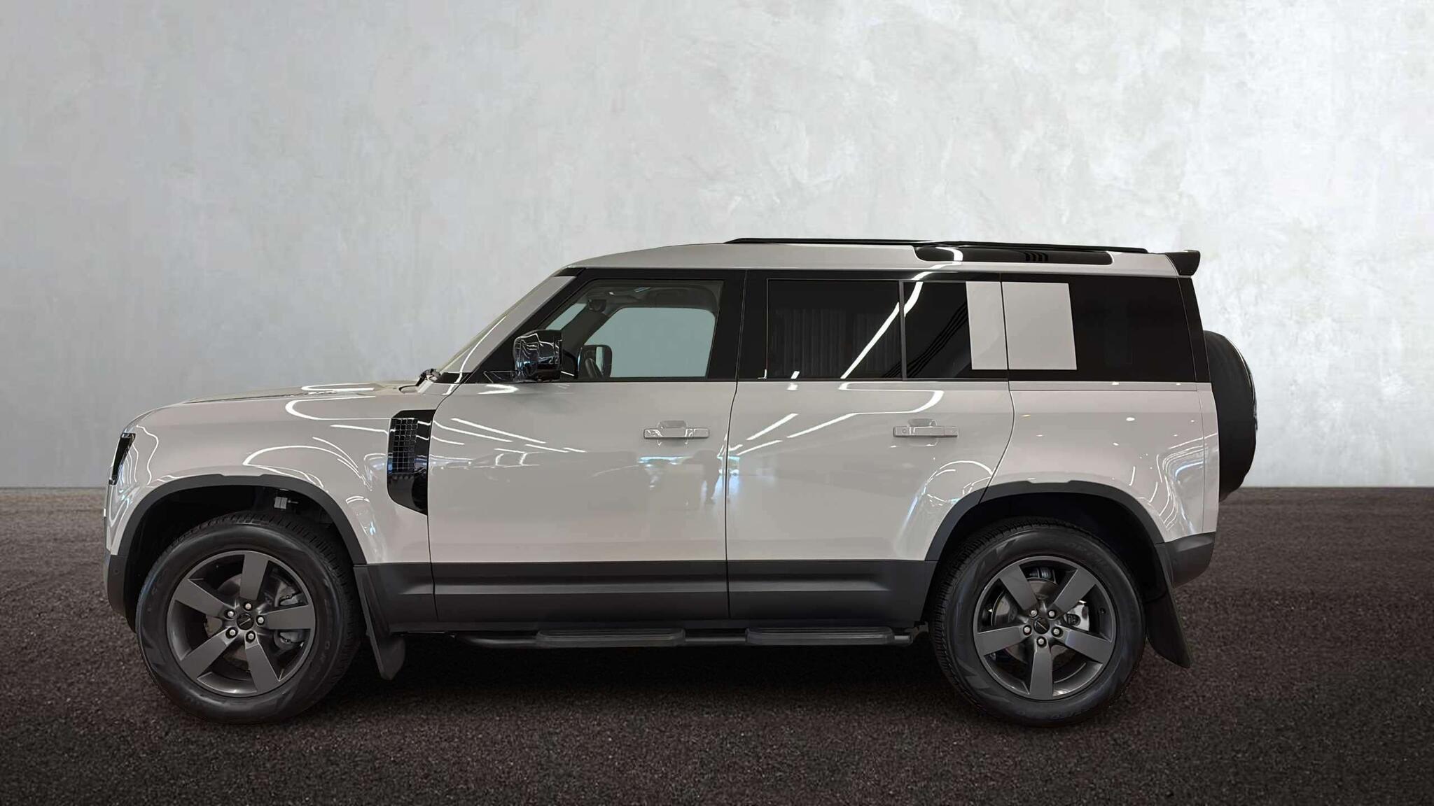 Land Rover Defender view 23