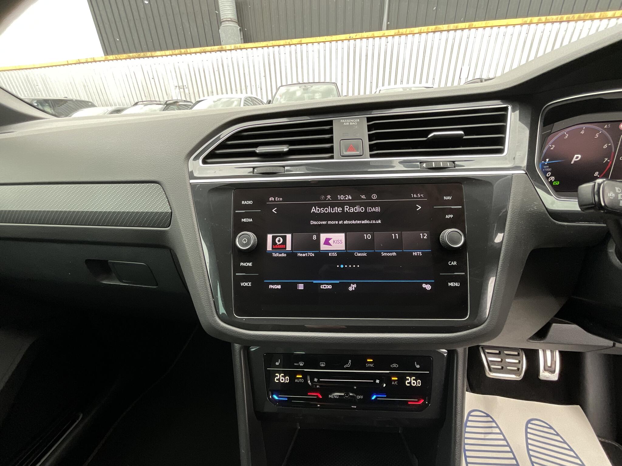 Volkswagen Tiguan view 24