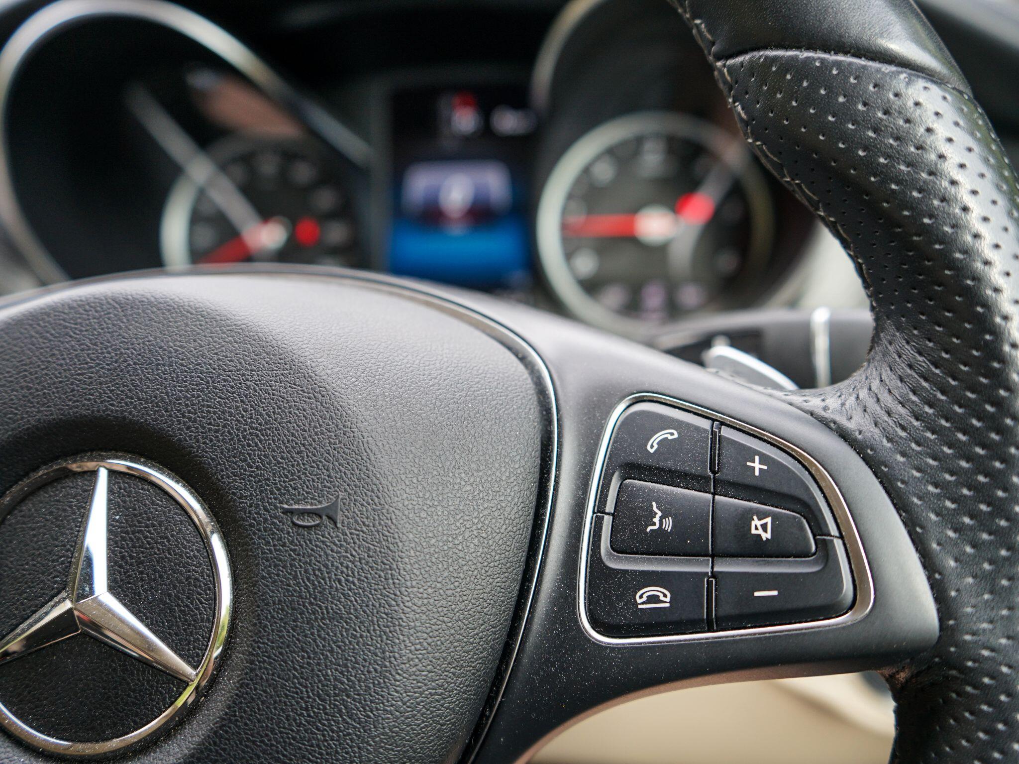 Mercedes-Benz V Class view 34