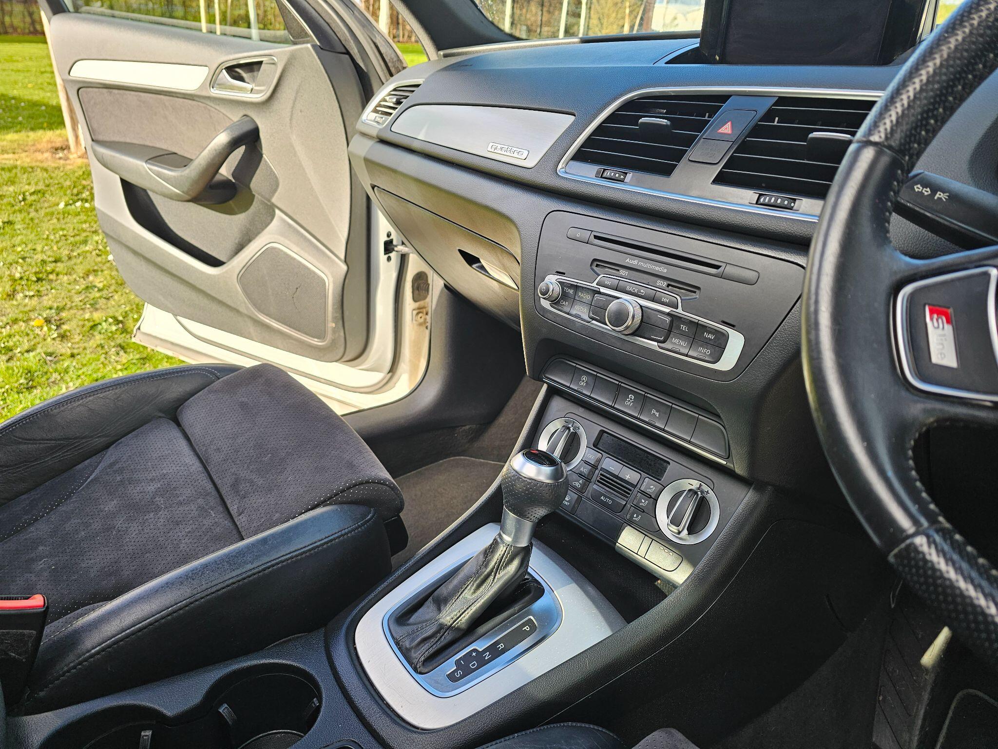 Audi Q3 view 26