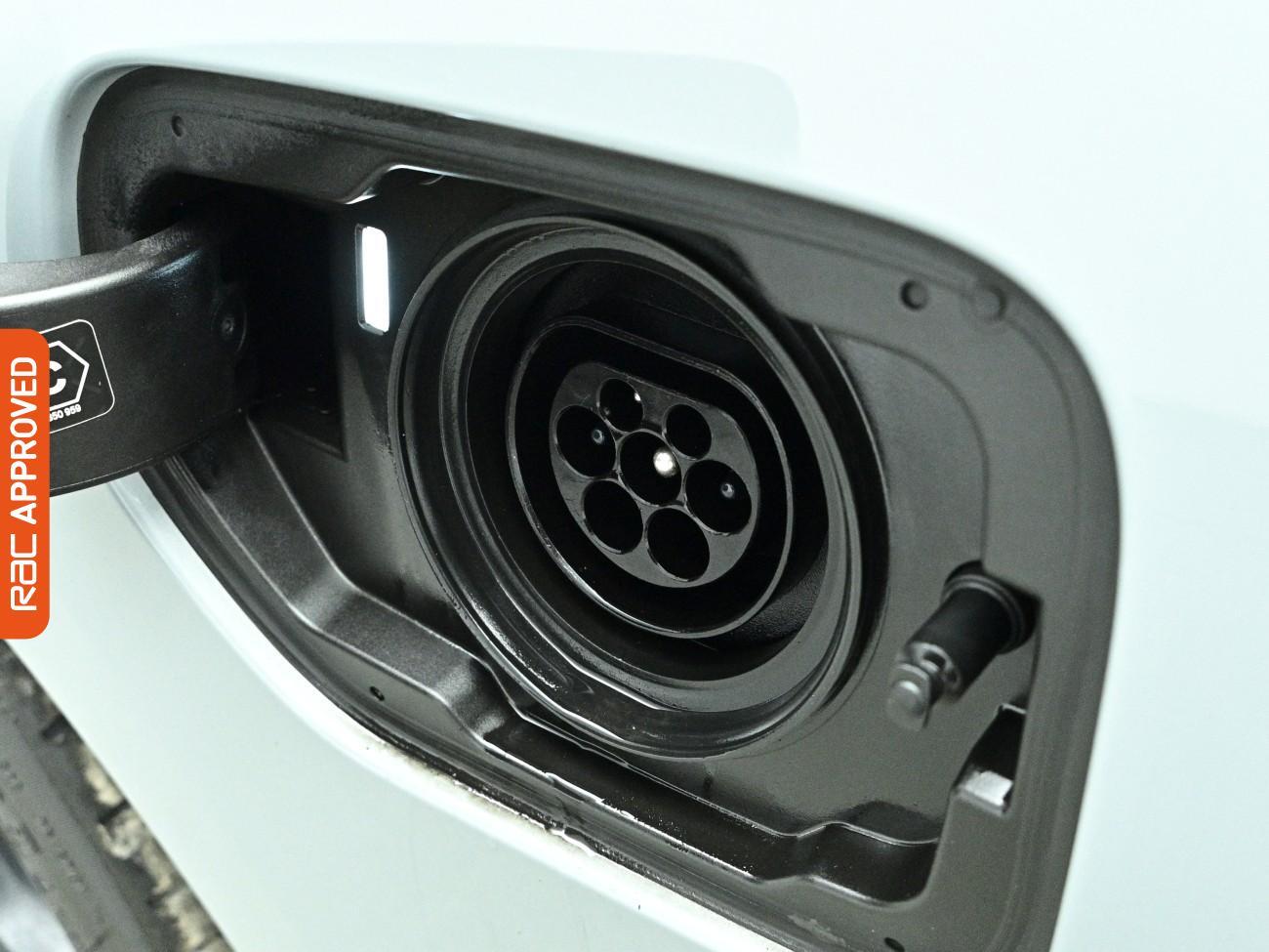 BMW 3 Series view 22
