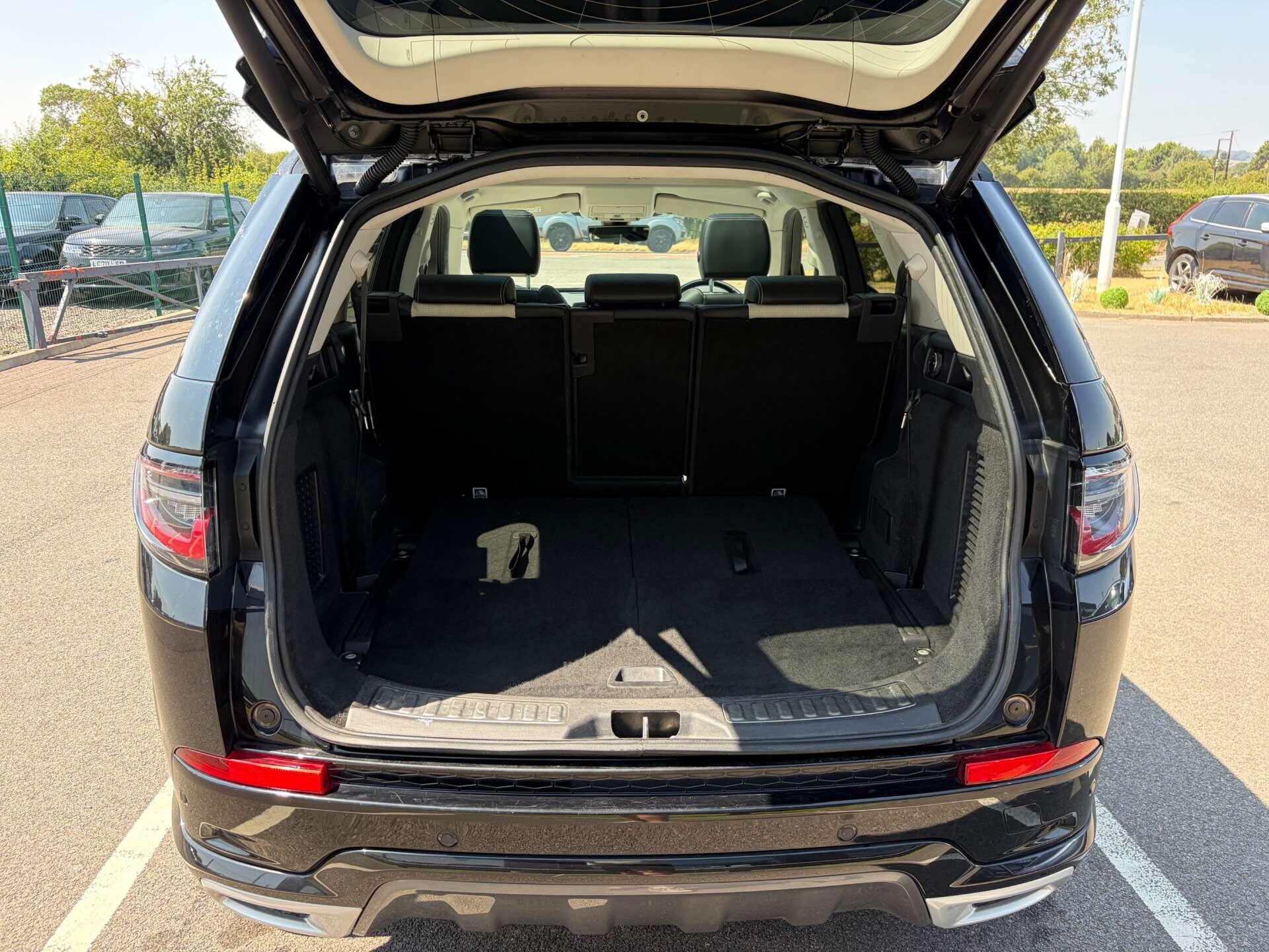 Land Rover Discovery Sport view 22