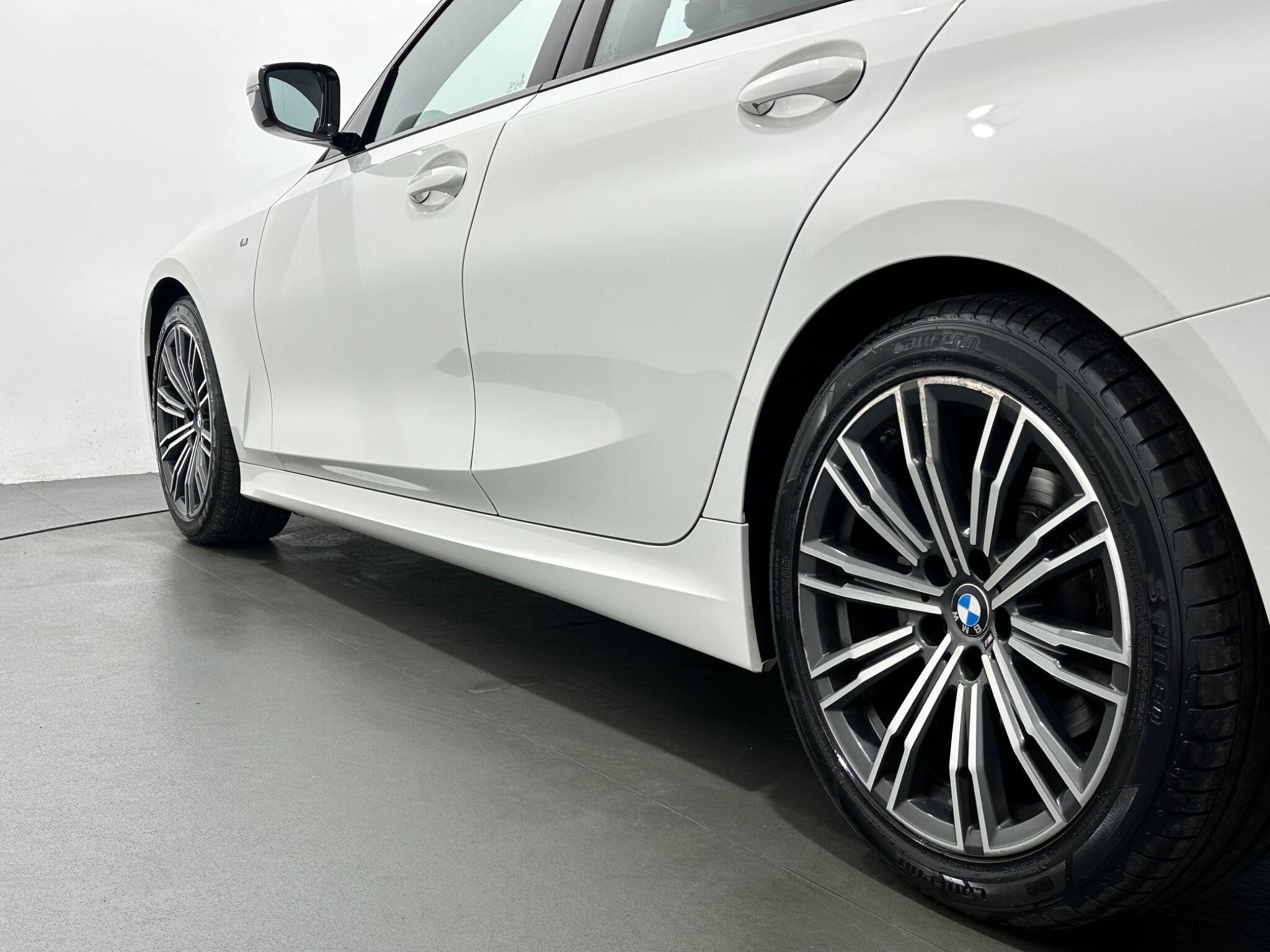 BMW 3 Series view 52