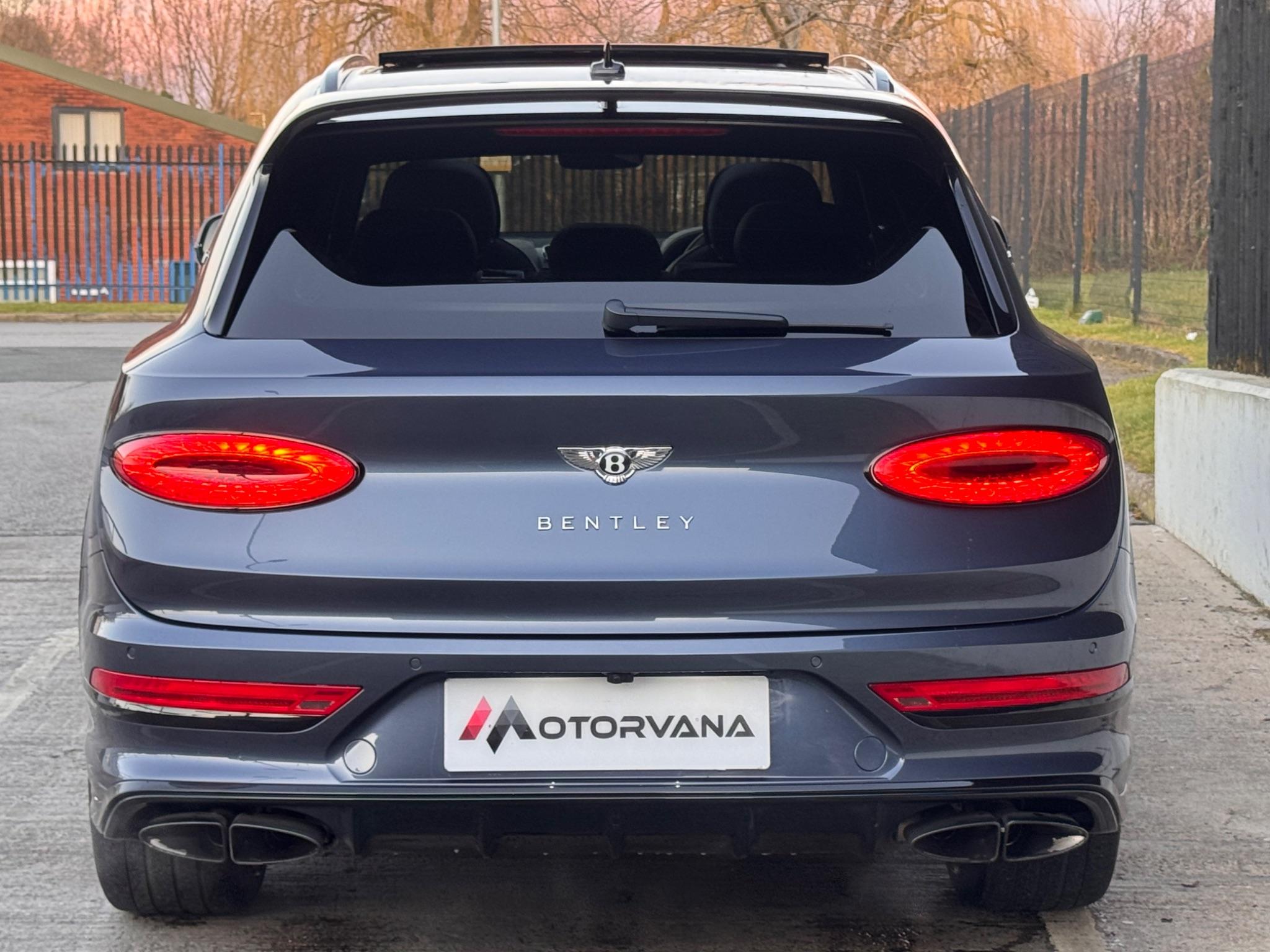 Bentley Bentayga view 17
