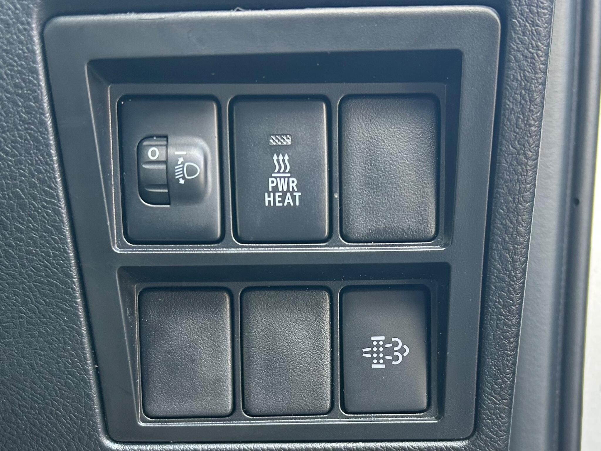 Toyota Hilux view 41