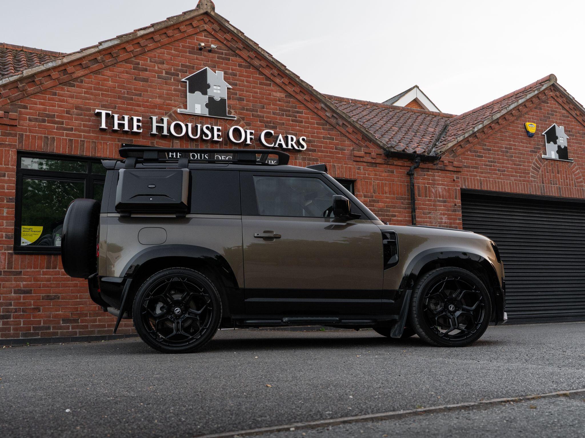 Land Rover Defender 90 view 17