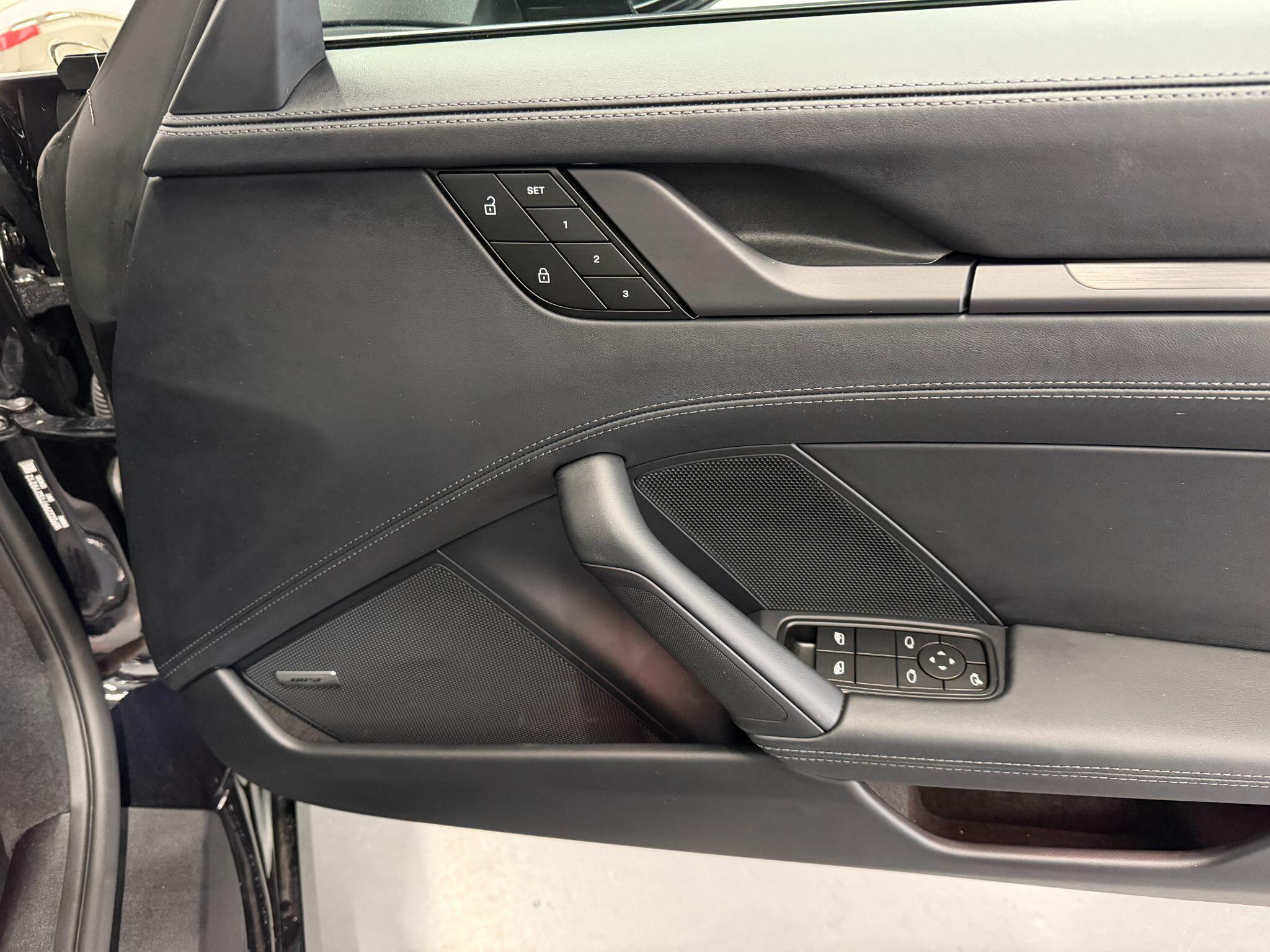 Porsche 911 view 17