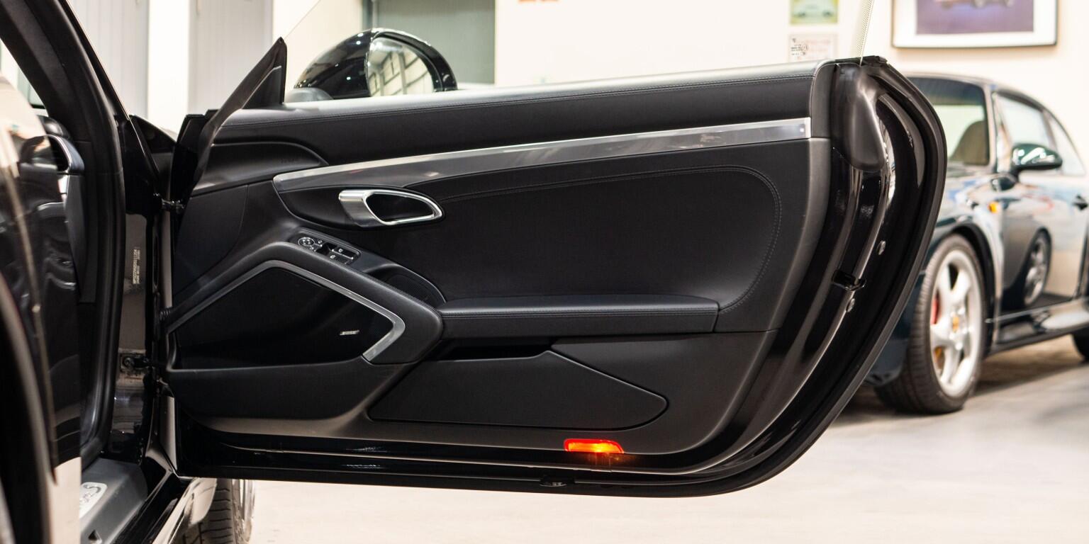 Porsche 911 view 25