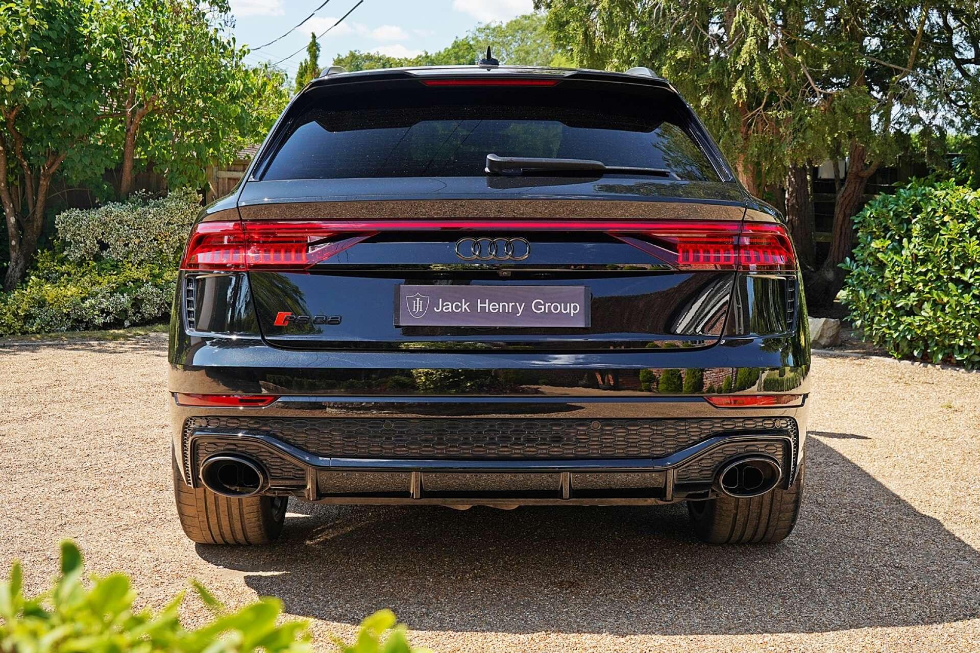 Audi RS Q8 view 4