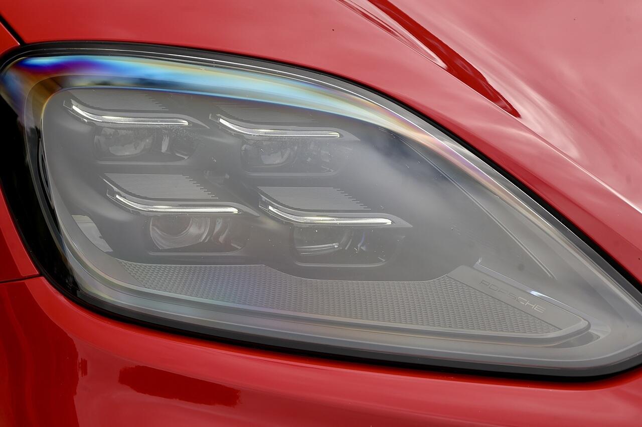 Porsche Cayenne view 9