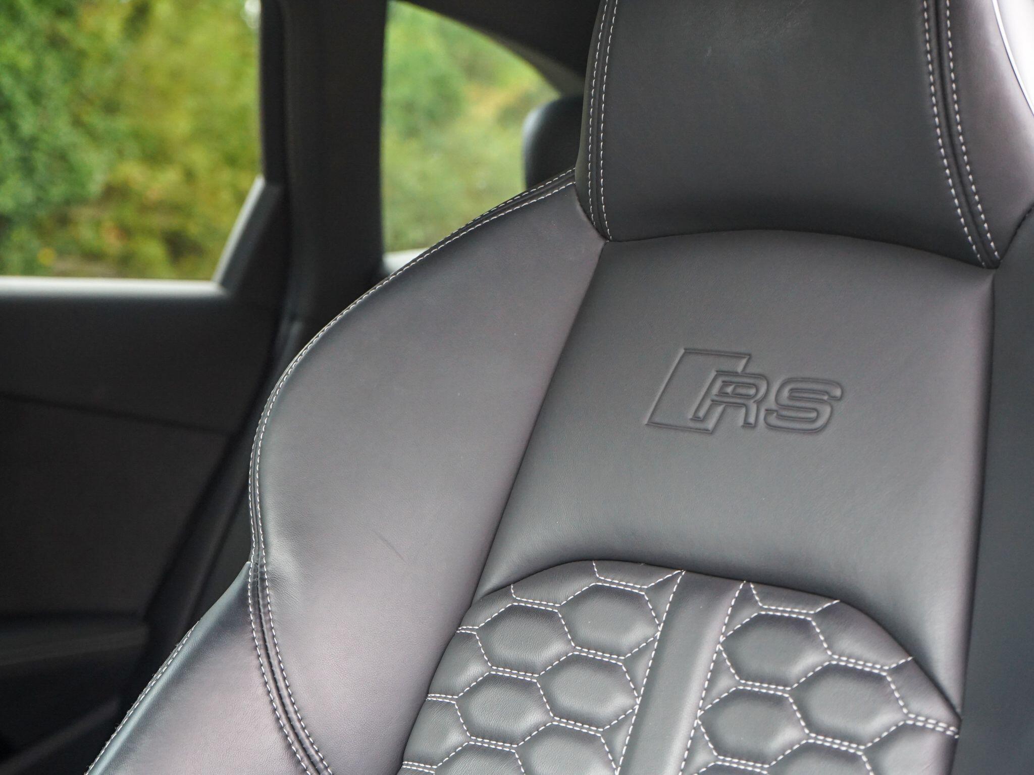 Audi RS4 Avant view 15