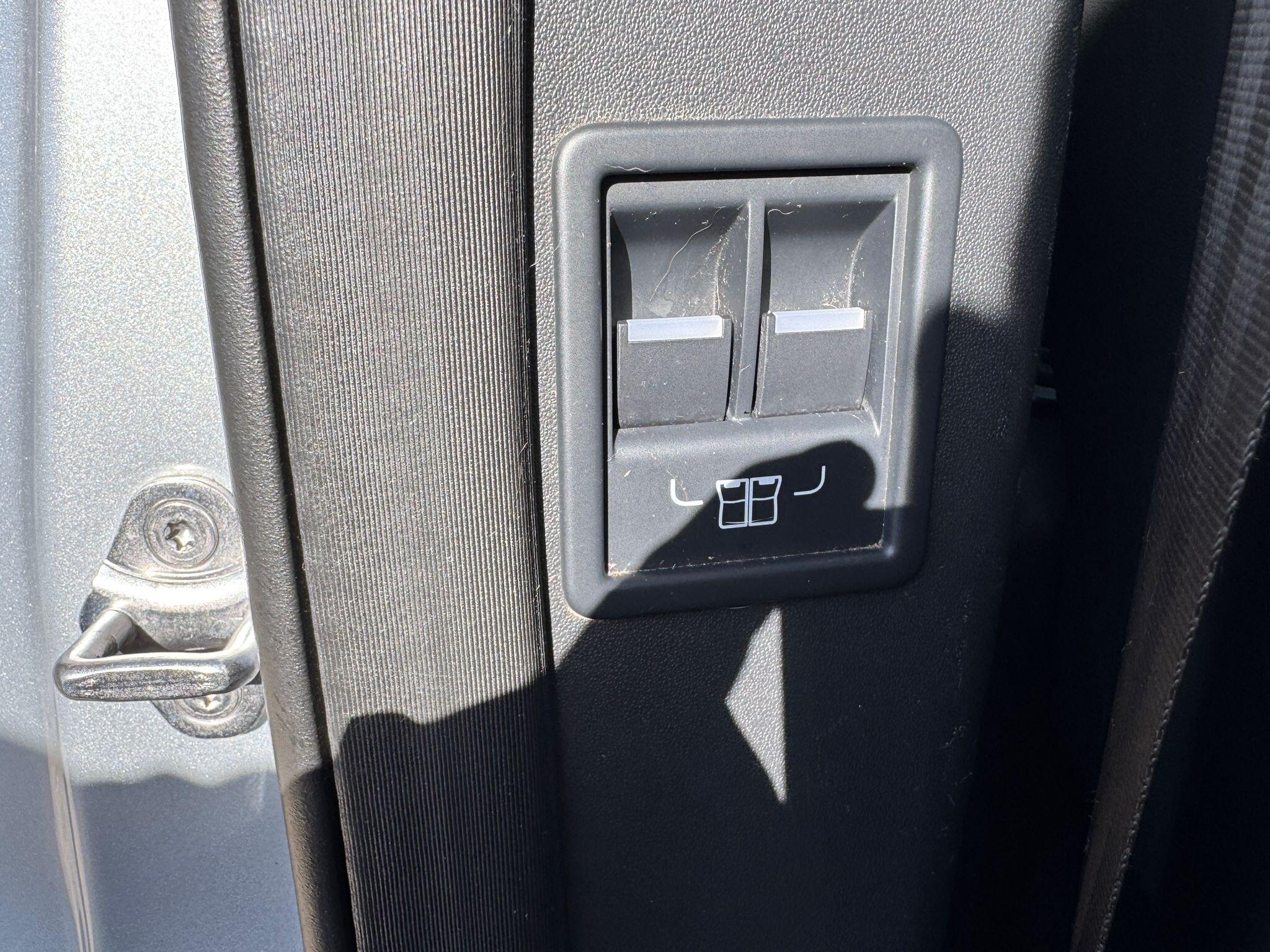Land Rover Discovery view 32