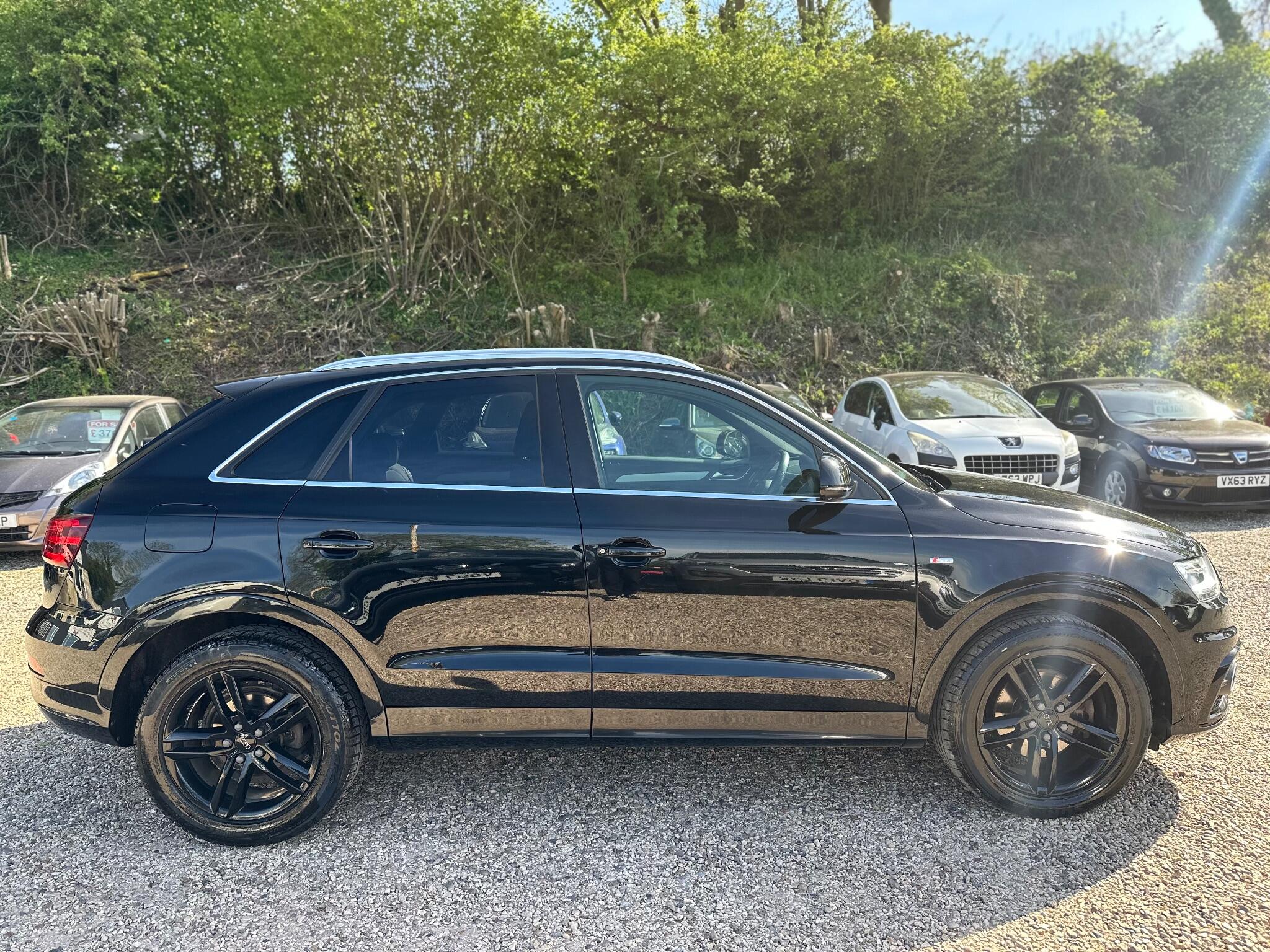 Audi Q3 view 7