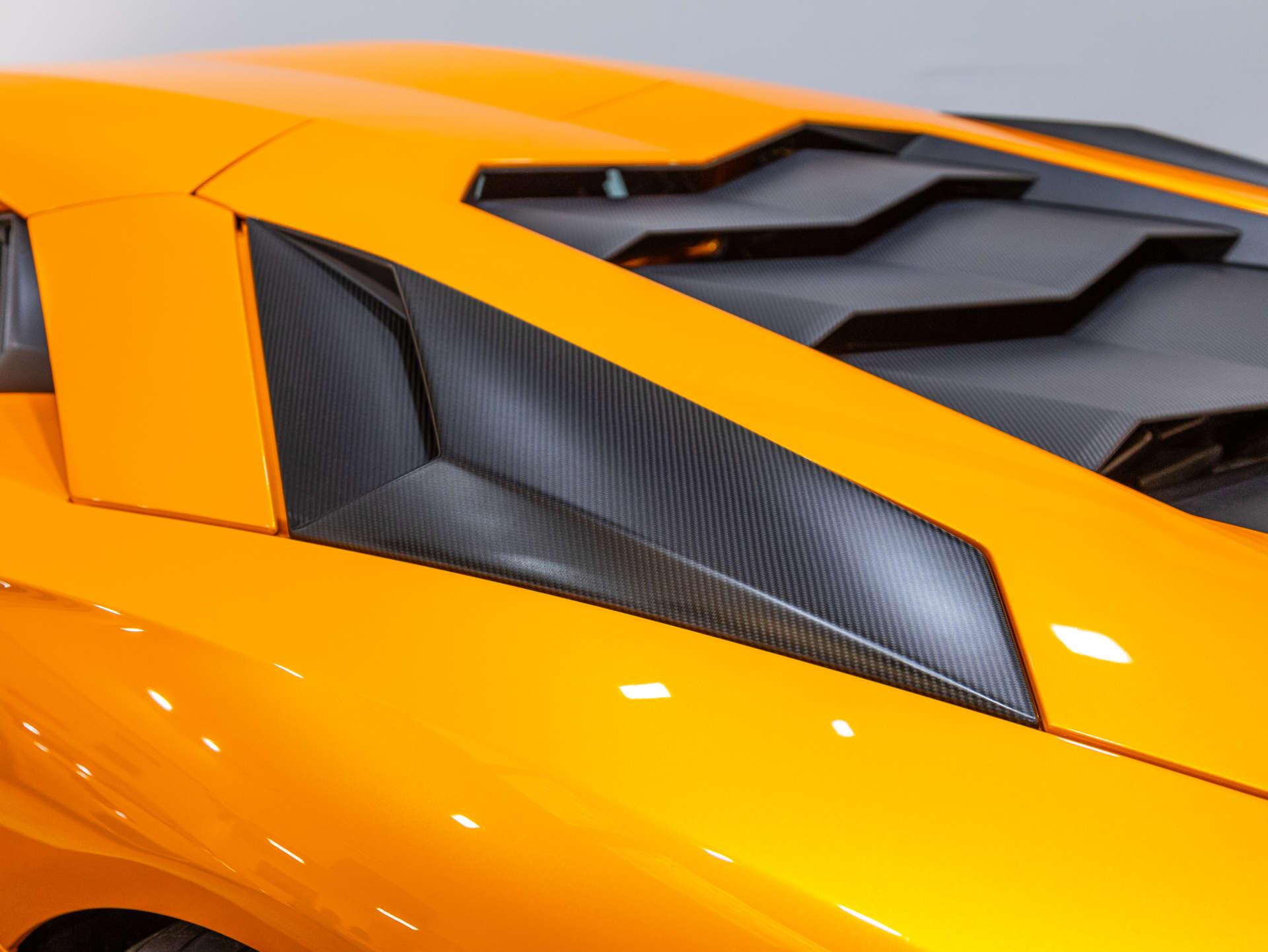 Lamborghini Aventador view 75