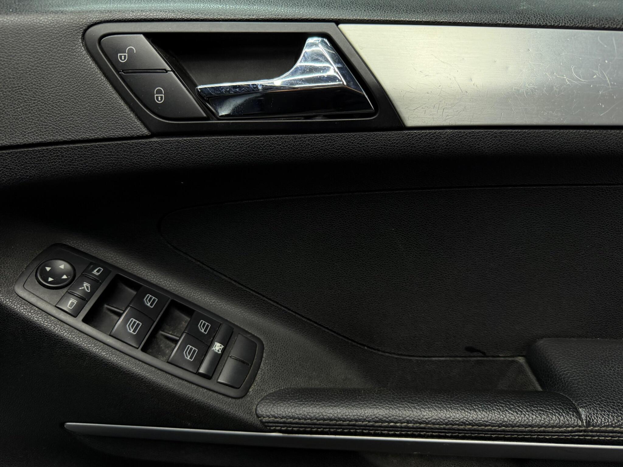 Mercedes-Benz M-Class view 14