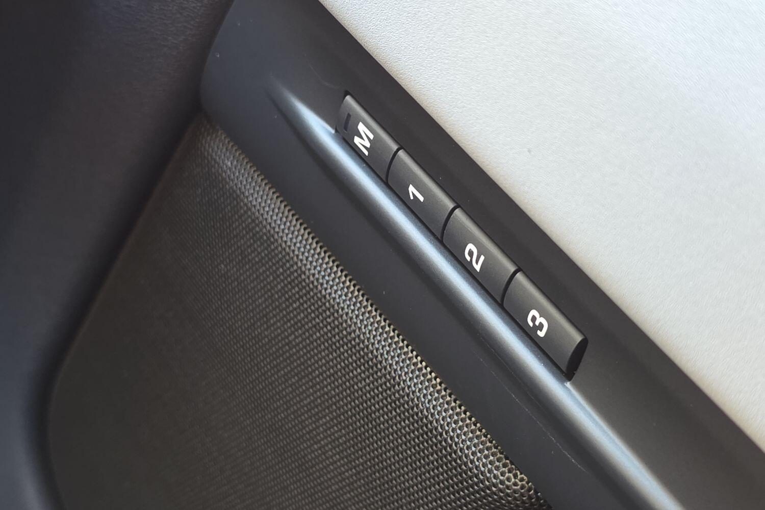 Land Rover Range Rover Evoque view 30