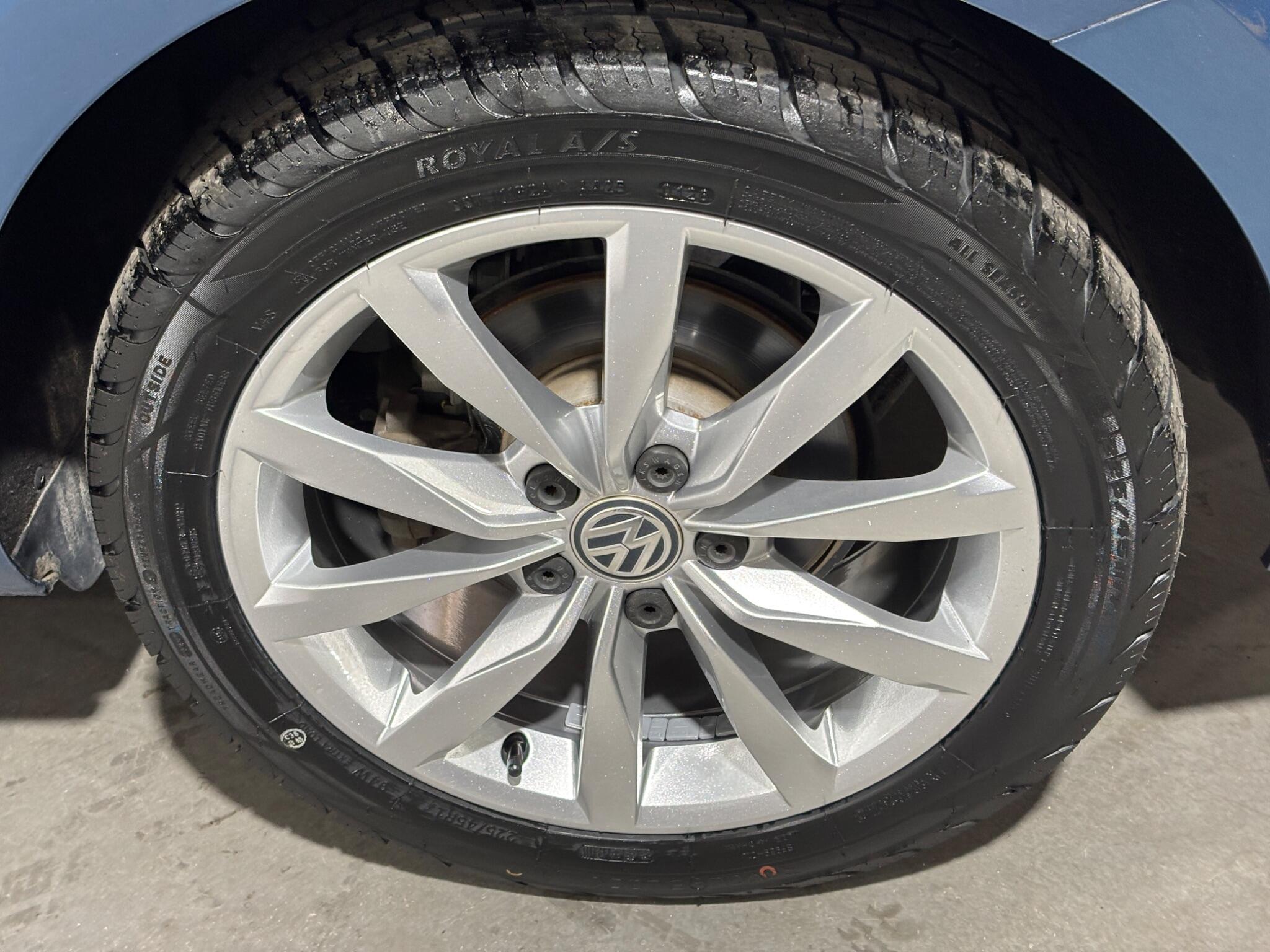 Volkswagen Golf view 64