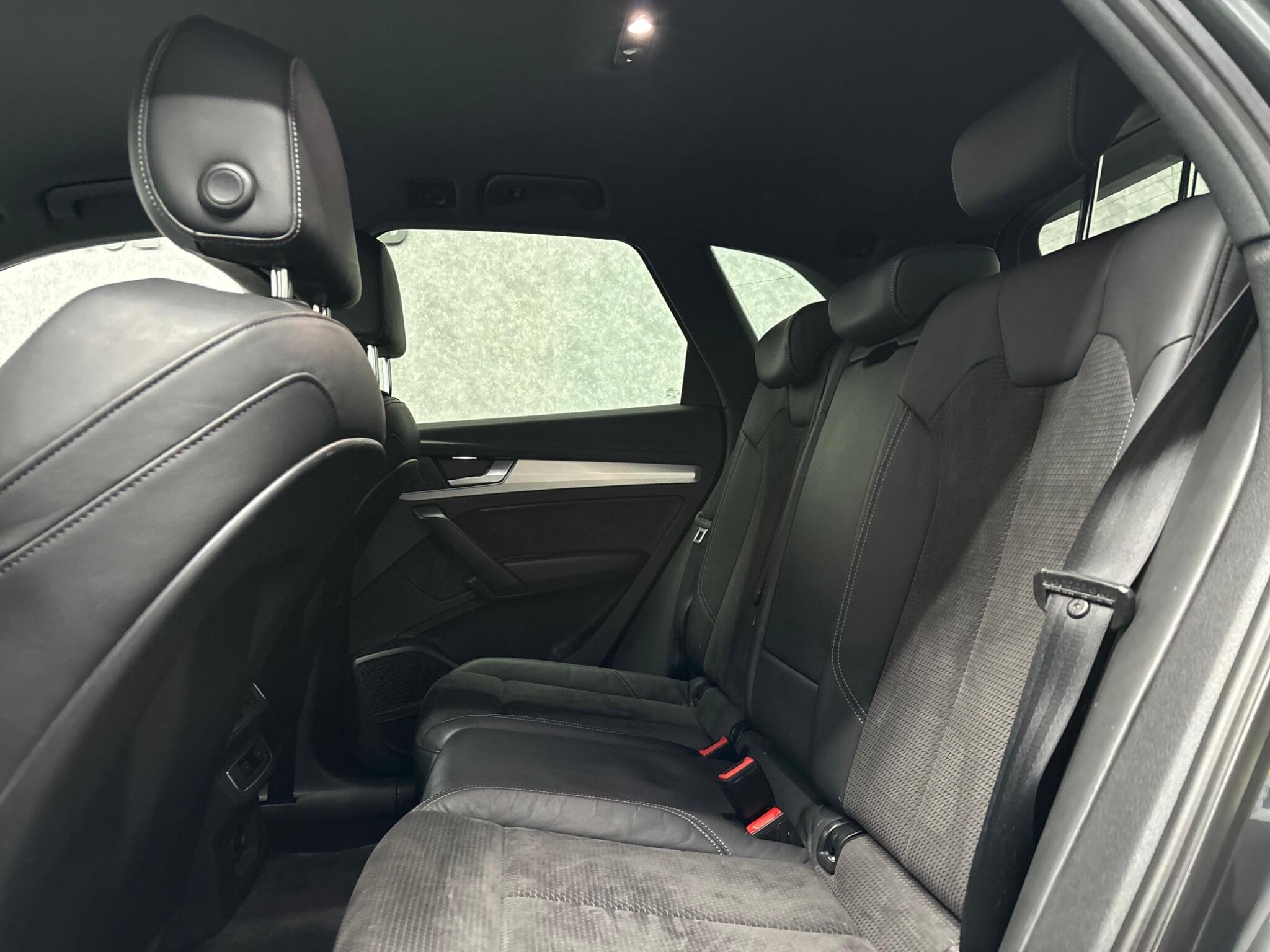 Audi Q5 view 10