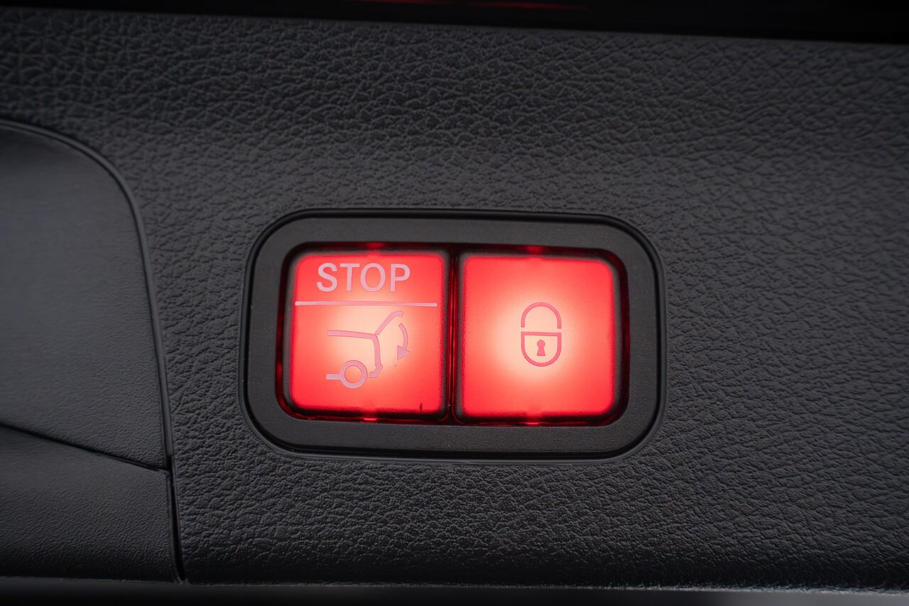 Mercedes-Benz GLS view 29