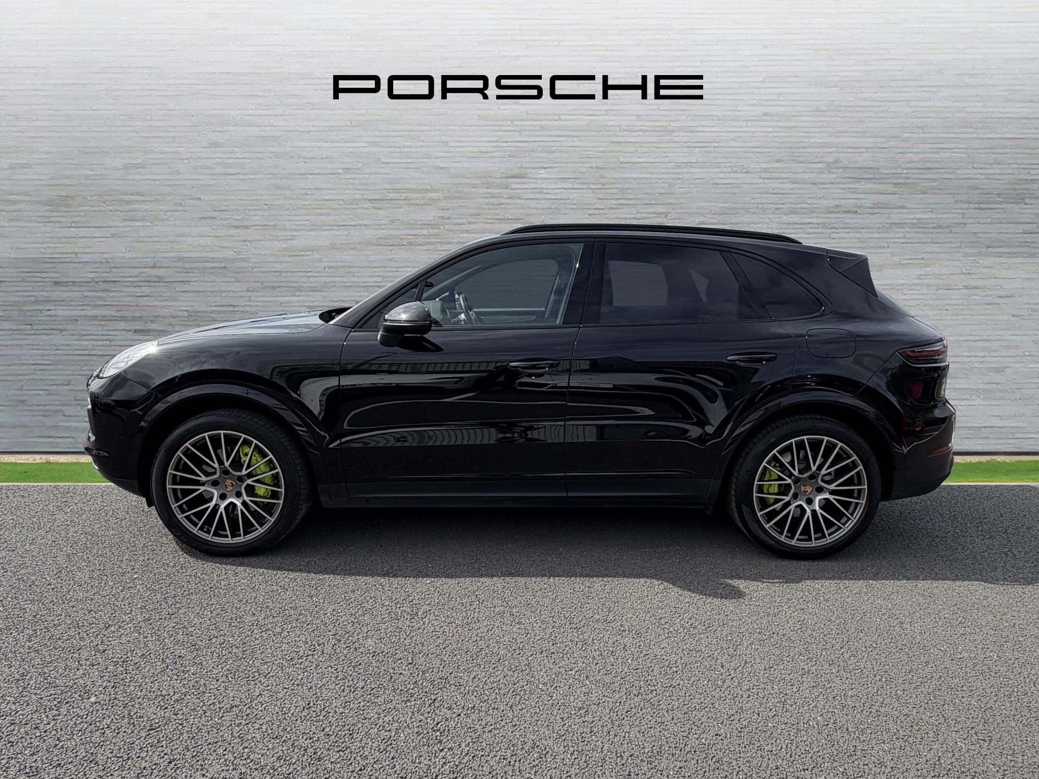 Porsche Cayenne view 40