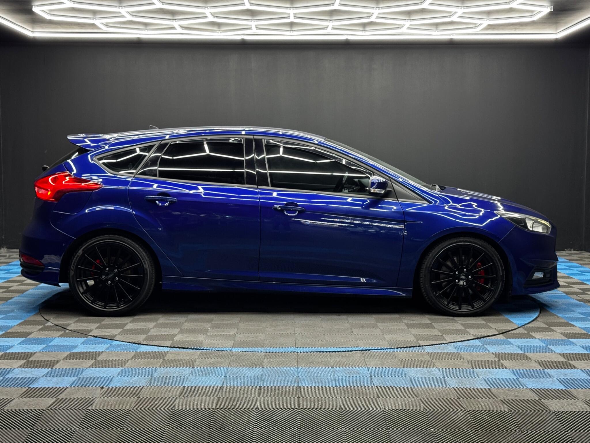 Ford Focus view 4