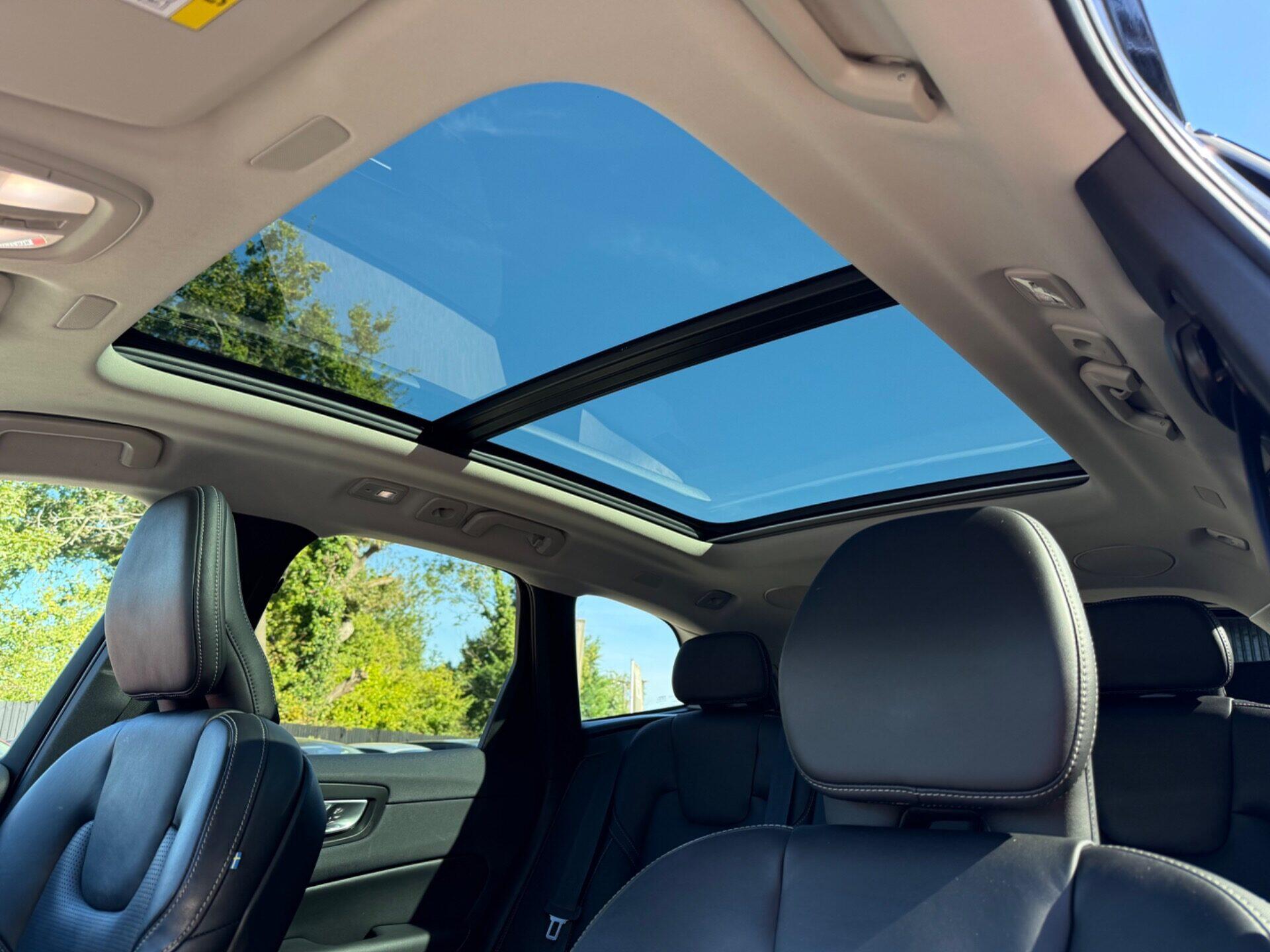 Volvo XC60 view 4
