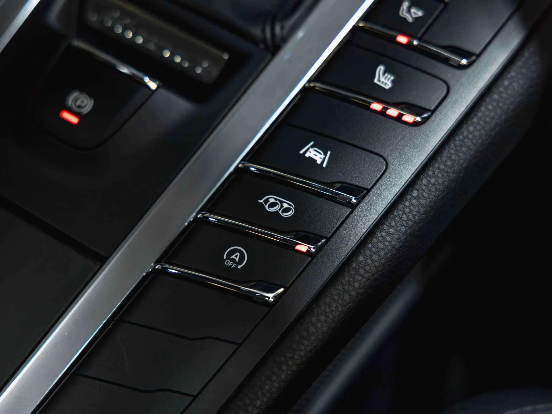 Porsche Macan view 21