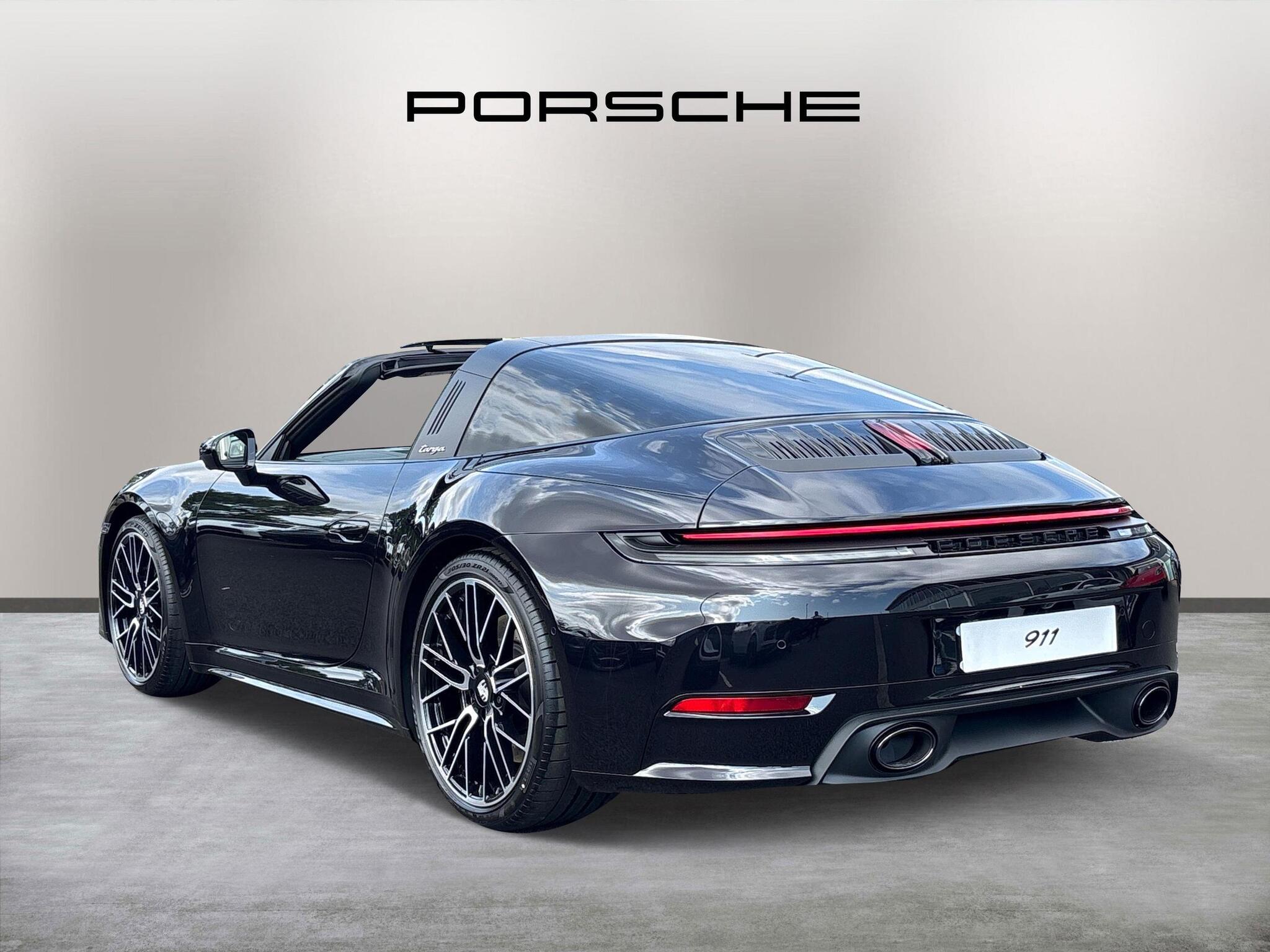 Porsche 911 view 10