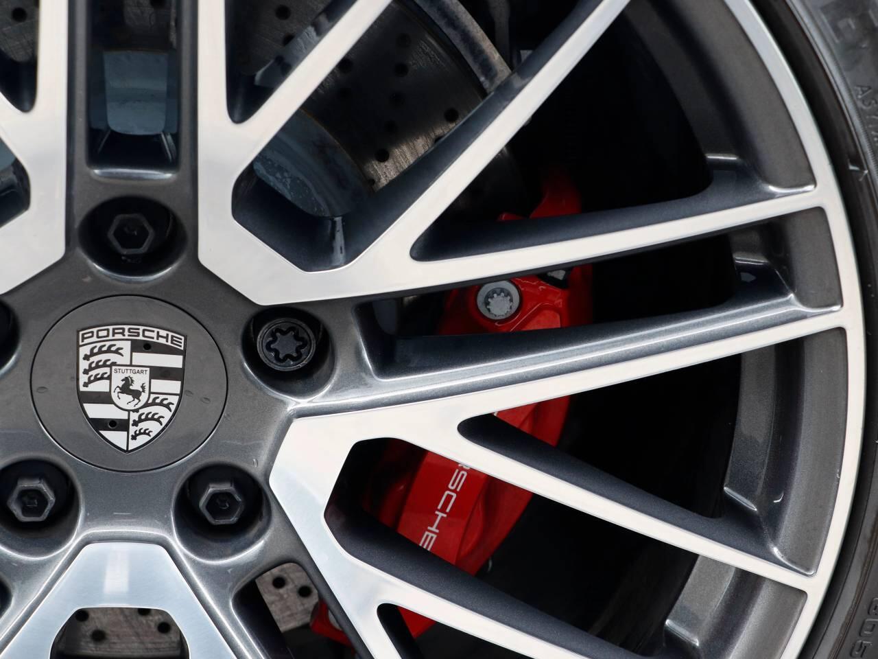 Porsche 911 view 37